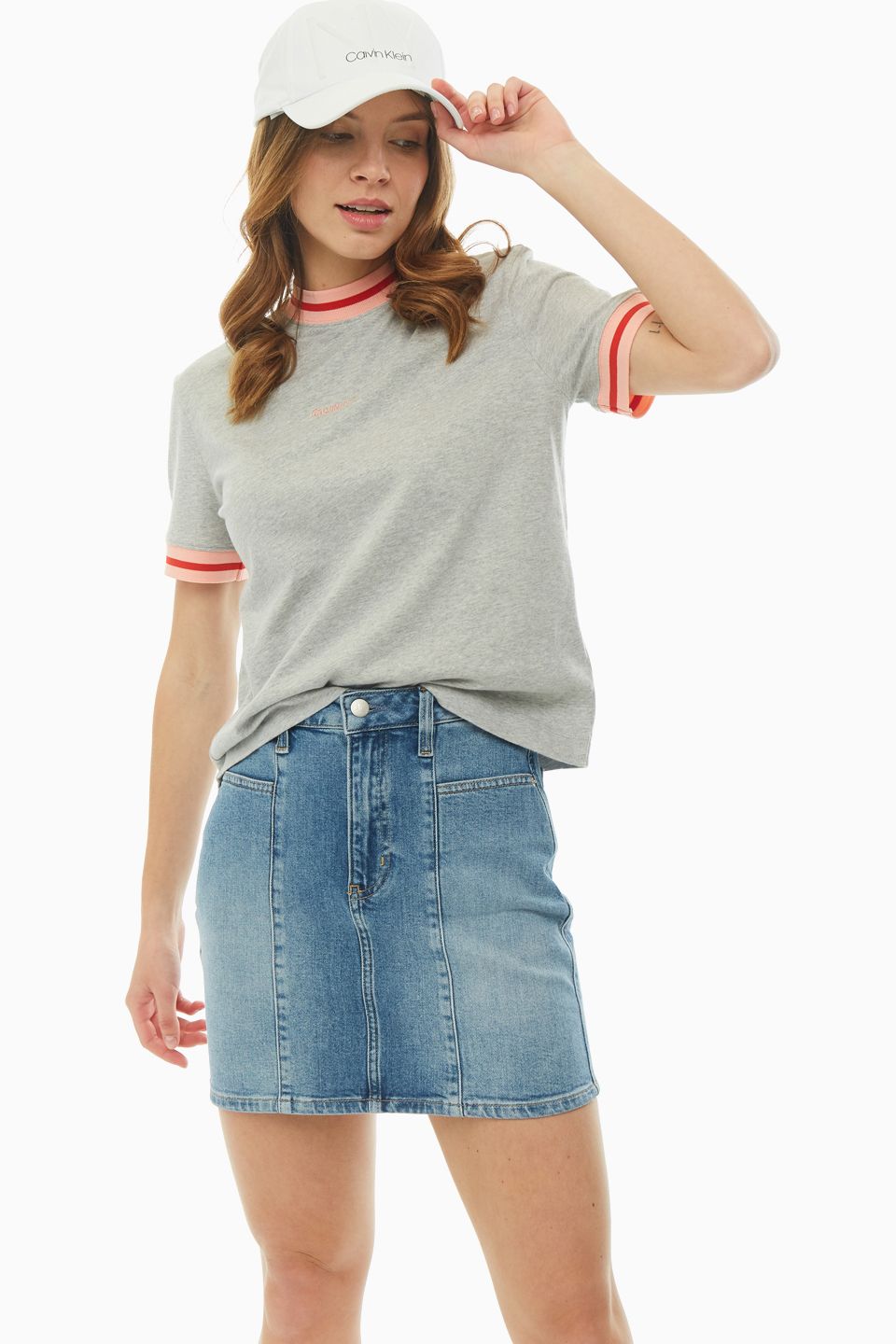Футболка женская Calvin Klein Jeans J20J213575.P010 серая L INT, Серый, J20J213575.P010
Футболка женская Calvin Klein Jeans J20J213575.P010 серая L INT, Серый, J20J213575.P010