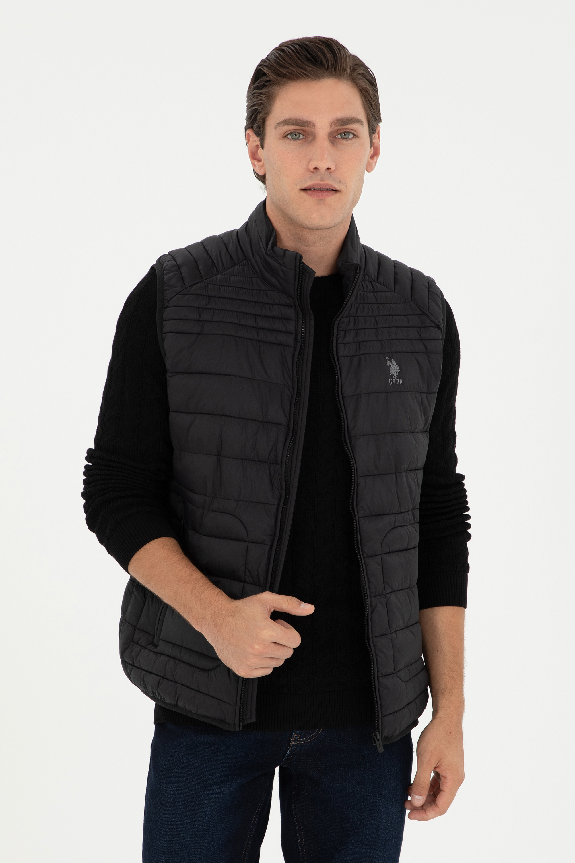 Утепленный жилет мужской U.S. POLO Assn. G081SZ0100WONY24K-E черный 46 RU, G081SZ0100WONY24K-E
Утепленный жилет мужской U.S. POLO Assn. G081SZ0100WONY24K-E черный 46 RU, G081SZ0100WONY24K-E