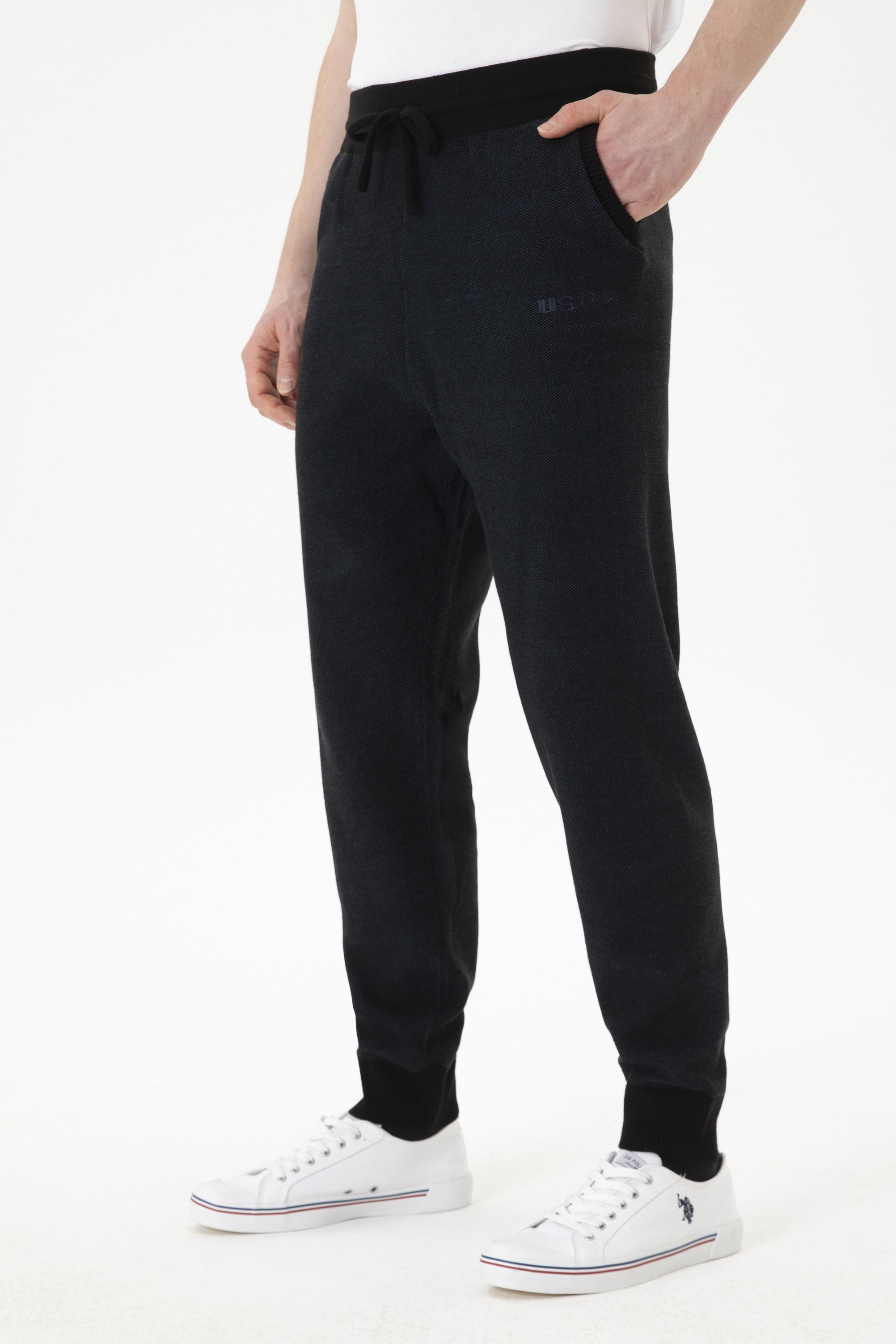 Спортивные брюки мужские U.S. POLO Assn. G081SZ0TP0HOPA синие XL, Синий, G081SZ0TP0HOPA
Спортивные брюки мужские U.S. POLO Assn. G081SZ0TP0HOPA синие XL, Синий, G081SZ0TP0HOPA