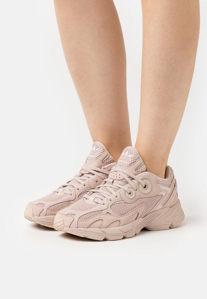 Кроссовки женские Adidas Originals AD111A21B разноцветные 36 EU, Разноцветный, AD111A21B
Кроссовки женские Adidas Originals AD111A21B разноцветные 36 EU, Разноцветный, AD111A21B