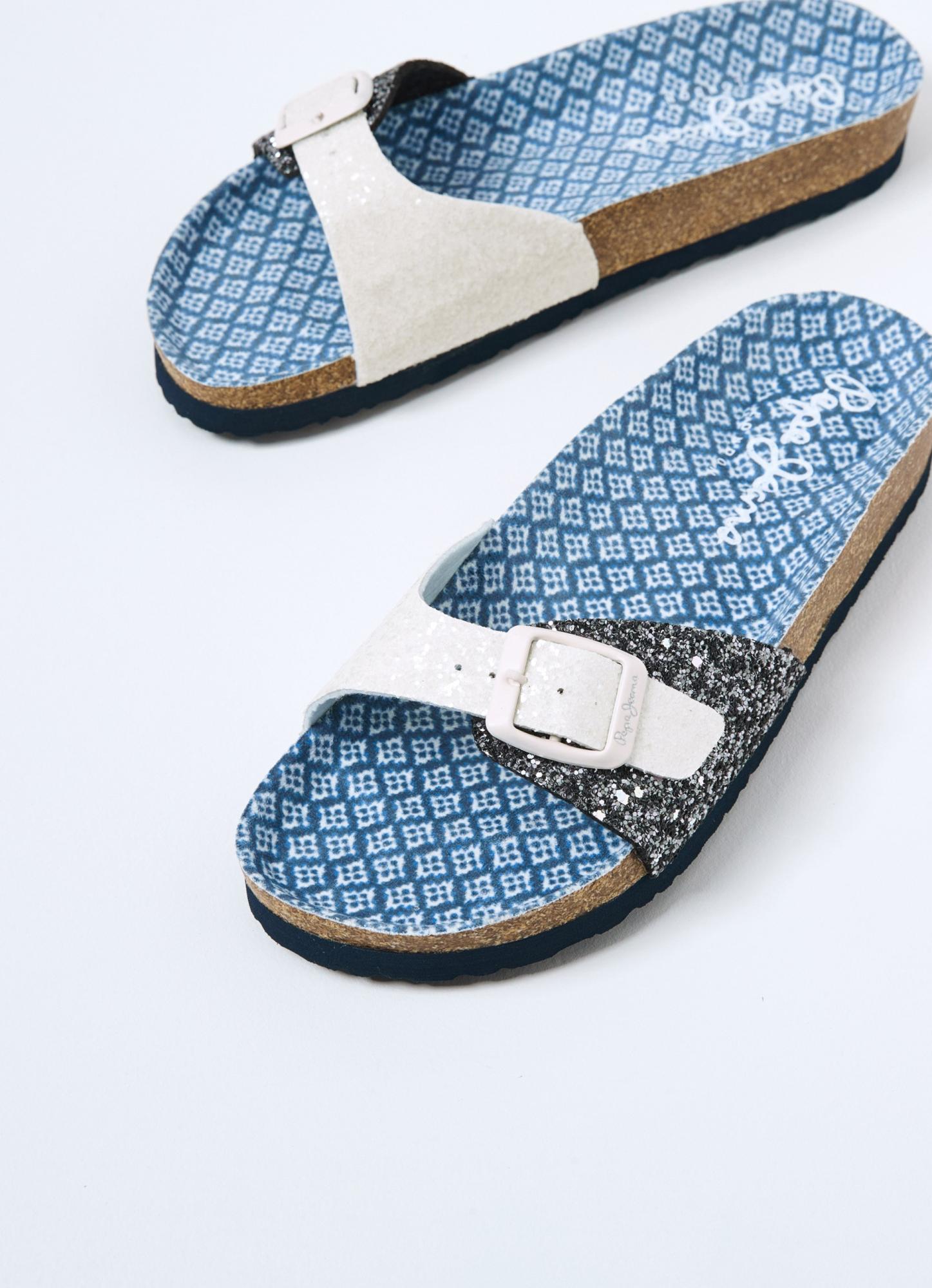 Шлепанцы женские Pepe Jeans London OBAN SWEET s_PLS90560 синие 37 EU, OBAN SWEET s_PLS90560
Шлепанцы женские Pepe Jeans London OBAN SWEET s_PLS90560 синие 37 EU, OBAN SWEET s_PLS90560