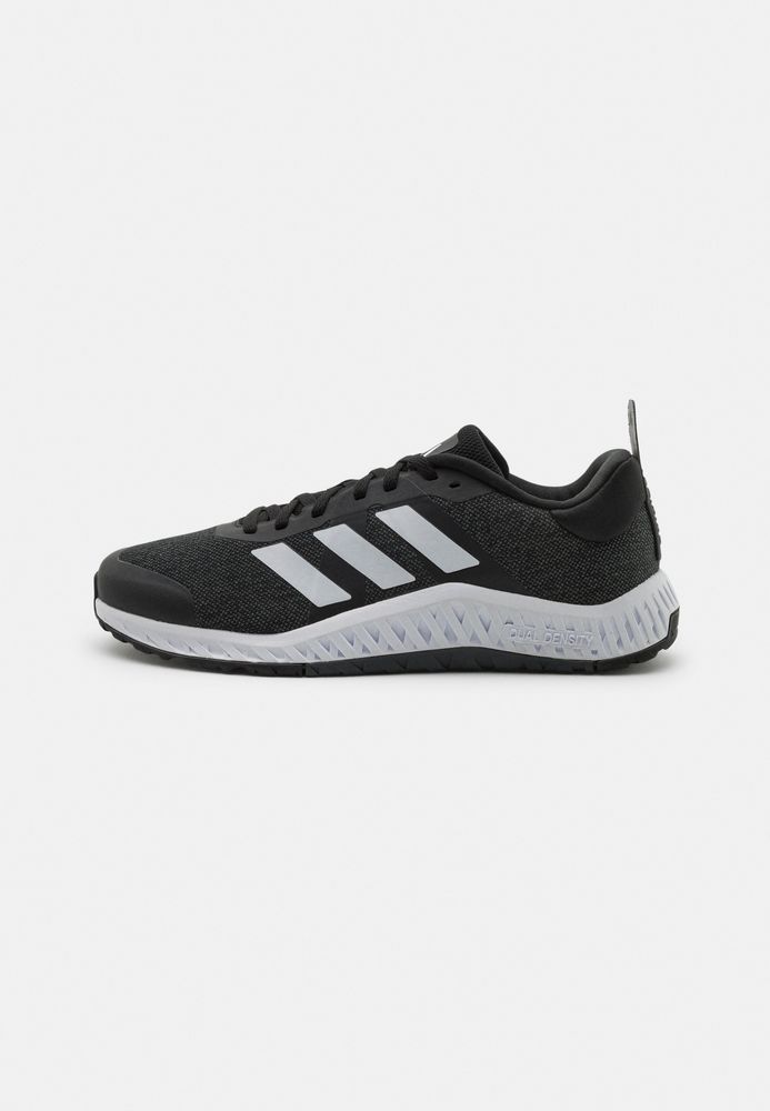 Кроссовки женские Adidas Performance AD541A28B черные 37 1/3 EU, Черный, AD541A28B
Кроссовки женские Adidas Performance AD541A28B черные 37 1/3 EU, Черный, AD541A28B