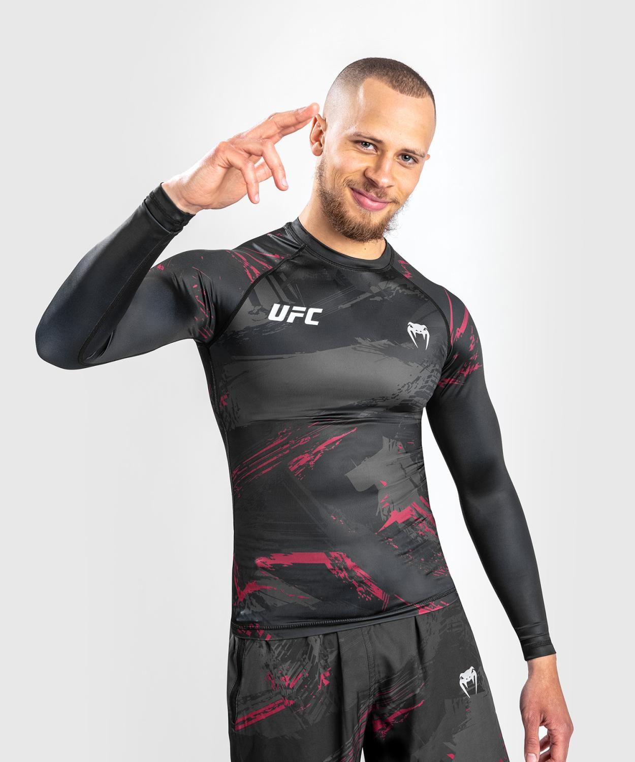 Рашгард Venum Authentic Fight Week 2.0 мужской, черный-серый-красный, размер M, Черный;красный;серый, VNMUFC-00110
Рашгард Venum Authentic Fight Week 2.0 мужской, черный-серый-красный, размер M, Черный;красный;серый, VNMUFC-00110