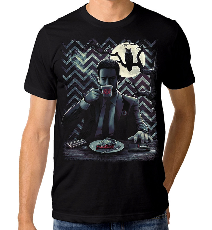 Футболка мужская Dream Shirts Твин Пикс - Агент Купер черная 2XL, Черный, Твин Пикс - Агент Купер
Футболка мужская Dream Shirts Твин Пикс - Агент Купер черная 2XL, Черный, Твин Пикс - Агент Купер