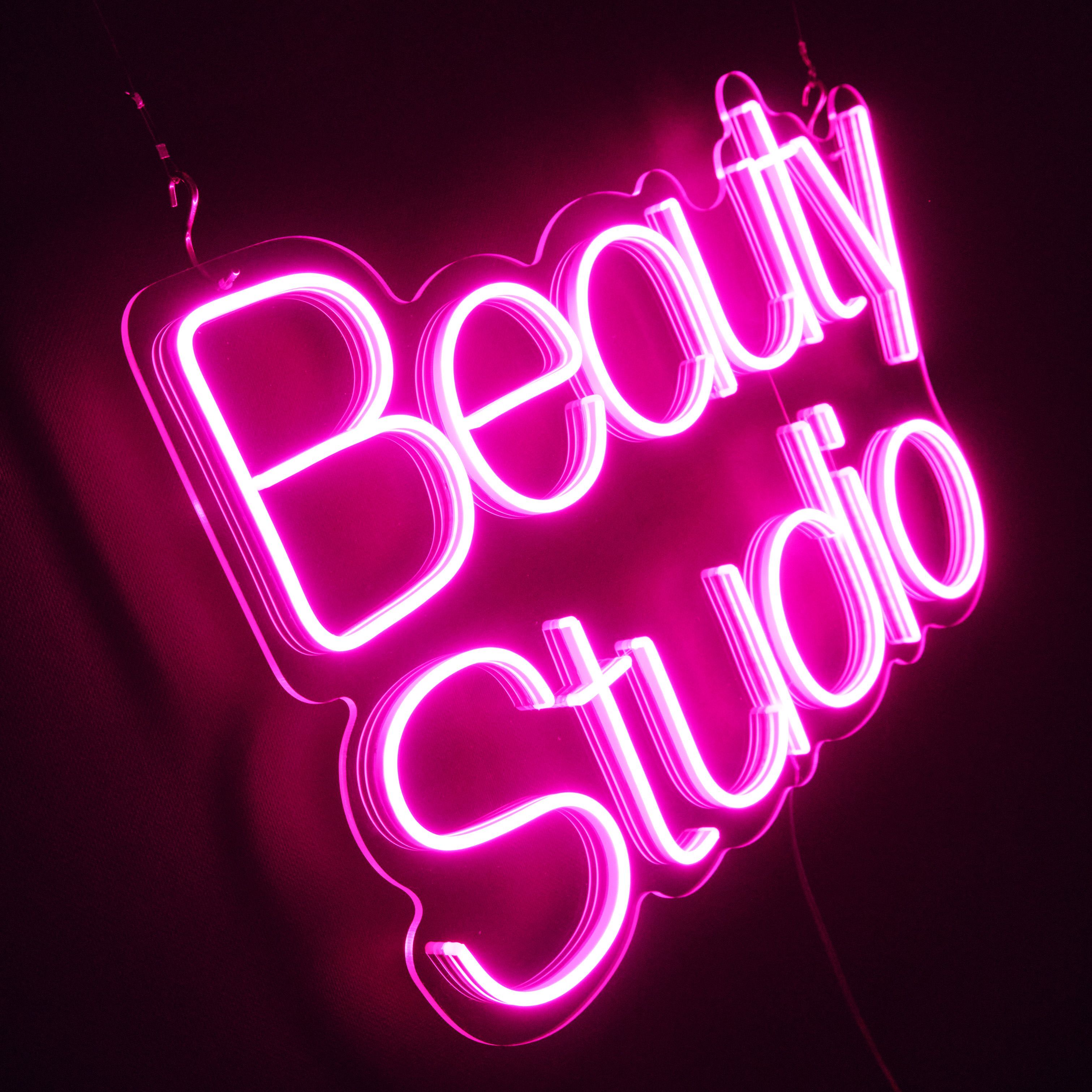 Неоновая вывеска "Beauty Studio" (Студия красоты), 63 x 40 см. для салона красоты, Неоновая вывеска с надписью "Beauty studio"
Неоновая вывеска "Beauty Studio" (Студия красоты), 63 x 40 см. для салона красоты, Неоновая вывеска с надписью "Beauty studio"