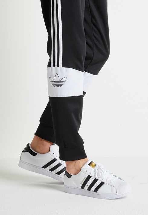 Кеды женские Adidas Originals Superstar Unisex белые 38 EU (доставка из-за рубежа), Белый, Superstar Unisex
Кеды женские Adidas Originals Superstar Unisex белые 38 EU (доставка из-за рубежа), Белый, Superstar Unisex