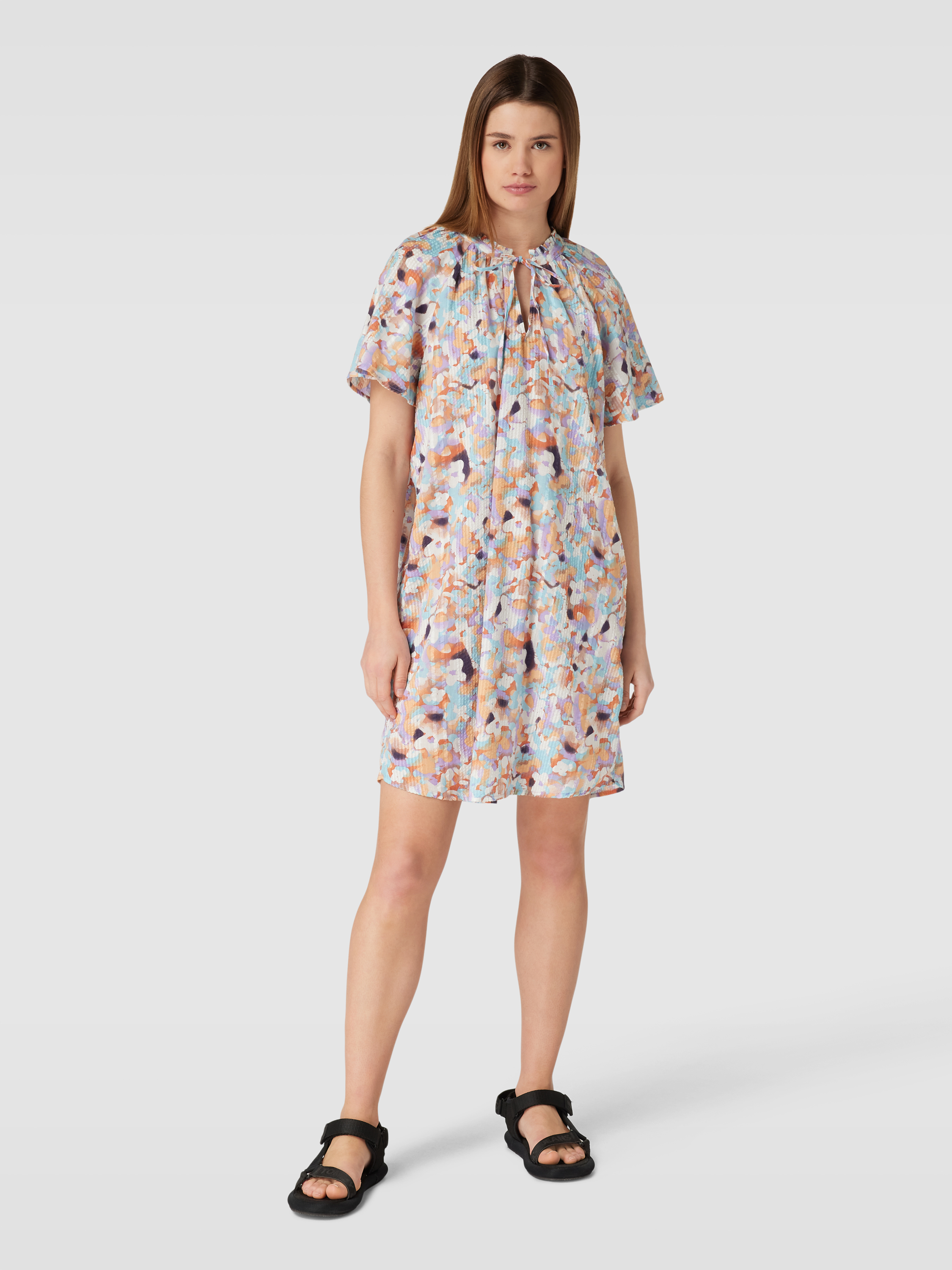 Платье женское Esprit 1752527 разноцветное XL доставка из-за рубежа, Разноцветный, 1752527
Платье женское Esprit 1752527 разноцветное XL доставка из-за рубежа, Разноцветный, 1752527