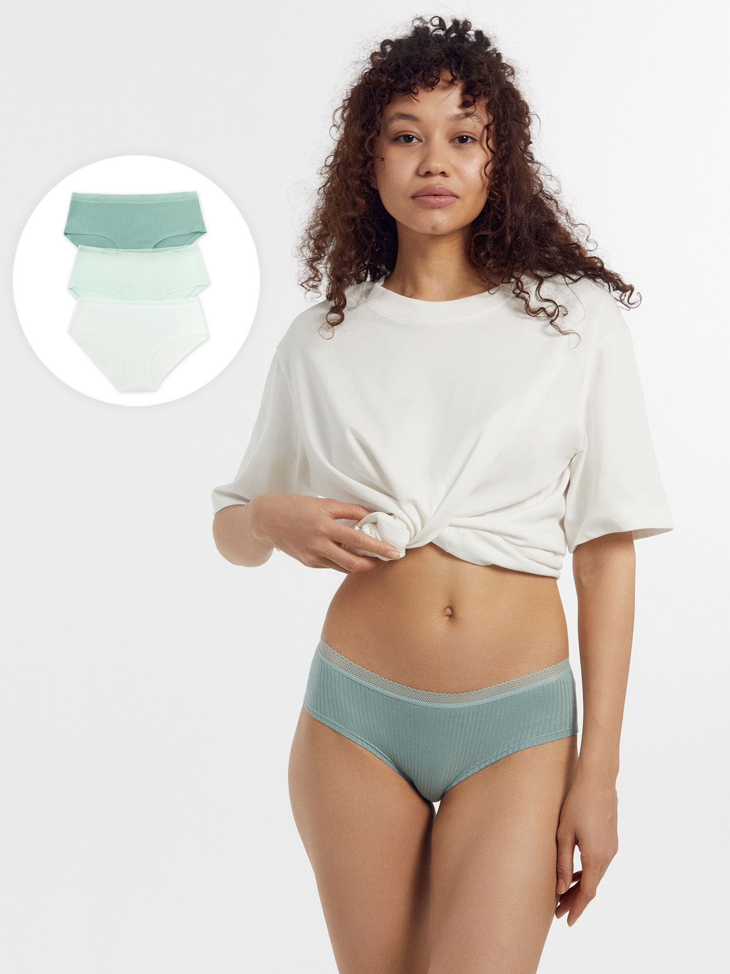 Комплект трусов женских MARK FORMELLE 412407-3 24-10-28167Ц-1 зеленый/белый 94, ТРУСЫ ЖЕНСКИЕ (3ШТ.) 412407-3 
Комплект трусов женских MARK FORMELLE 412407-3 24-10-28167Ц-1 зеленый/белый 94, ТРУСЫ ЖЕНСКИЕ (3ШТ.) 412407-3