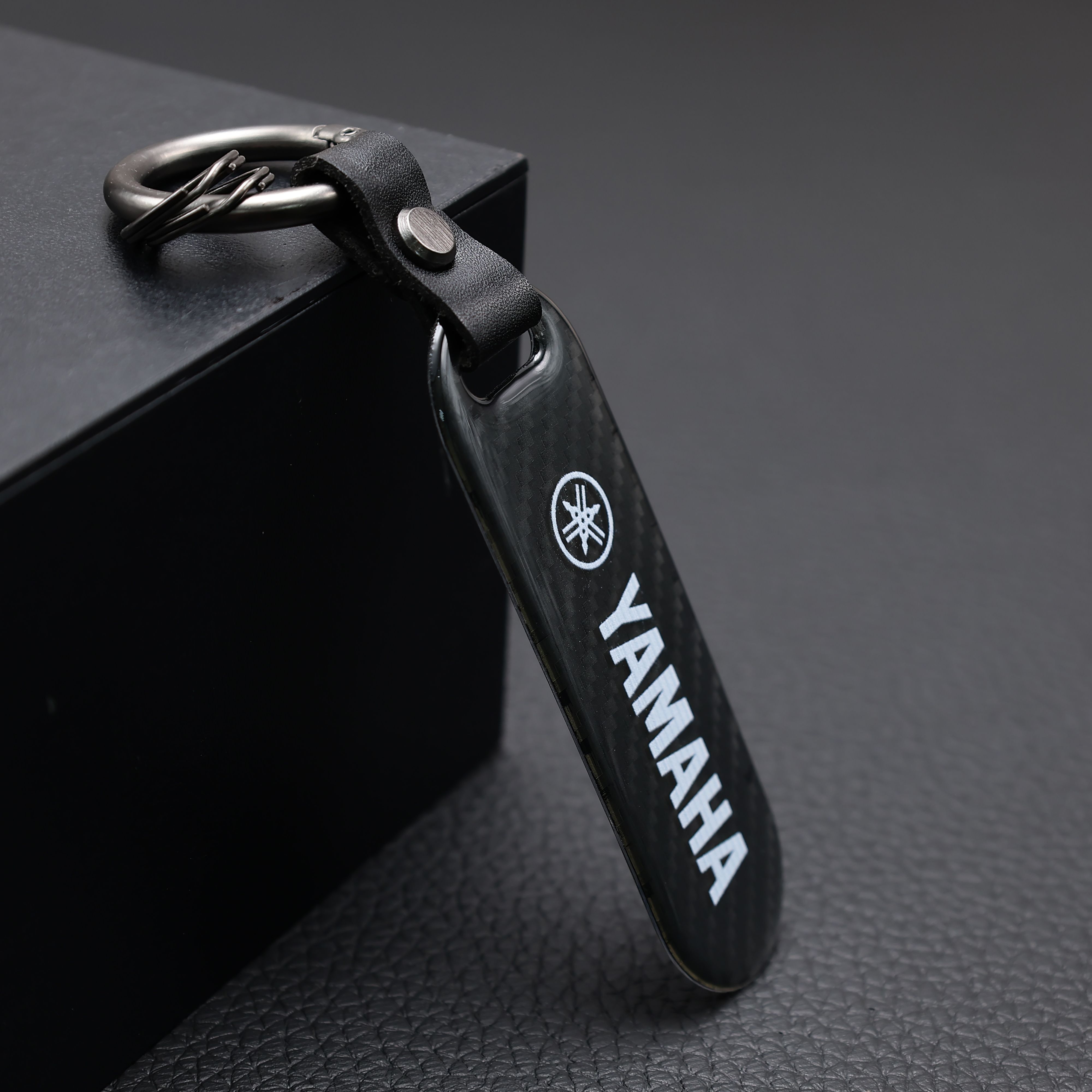 Брелок для ключей автомобиля PST Yamaha карбон, натуральная кожа, глянец, Разноцветный, Yamaha
Брелок для ключей автомобиля PST Yamaha карбон, натуральная кожа, глянец, Разноцветный, Yamaha