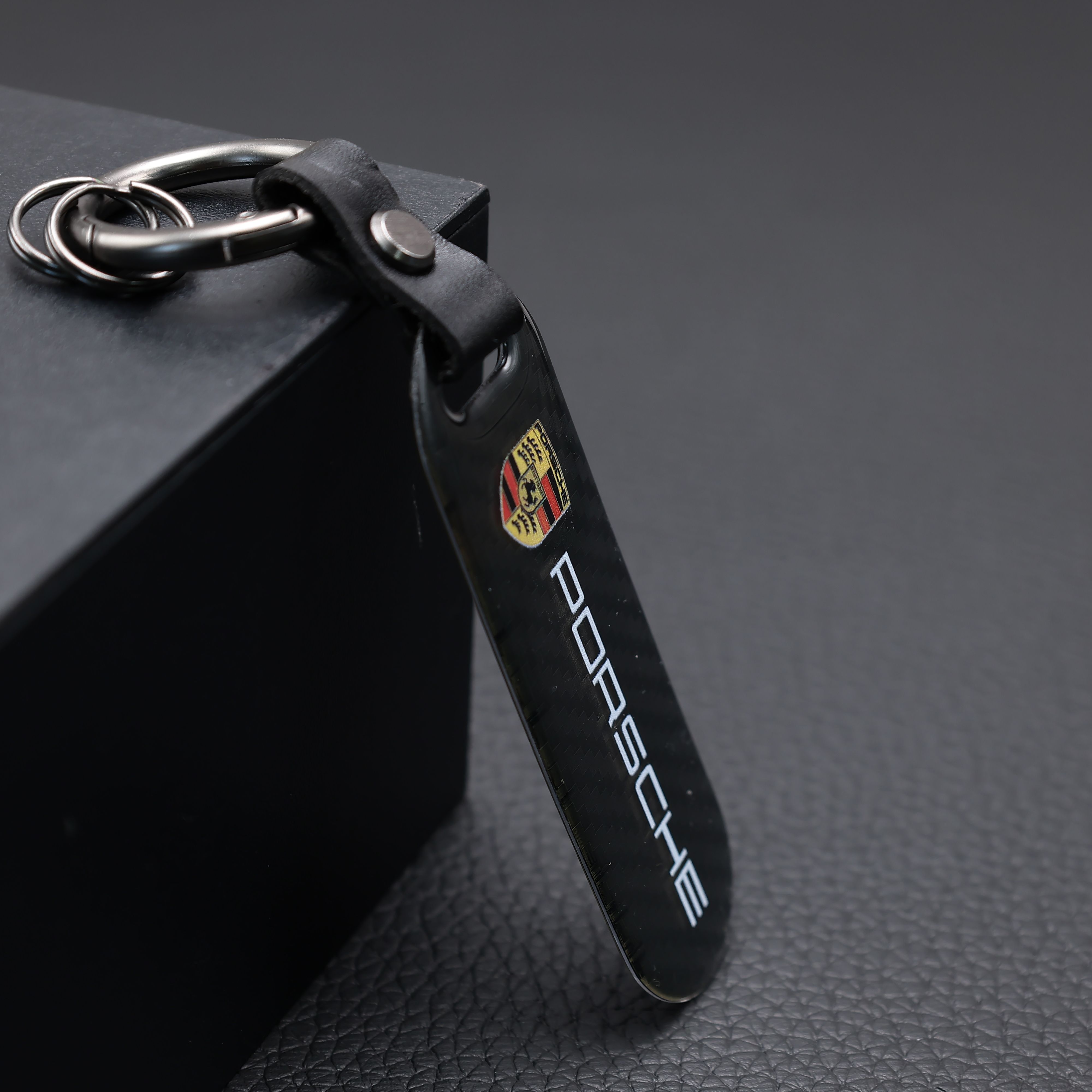 Брелок для ключей автомобиля PST Porsche карбон, натуральная кожа, глянец, Разноцветный, Porsche
Брелок для ключей автомобиля PST Porsche карбон, натуральная кожа, глянец, Разноцветный, Porsche
