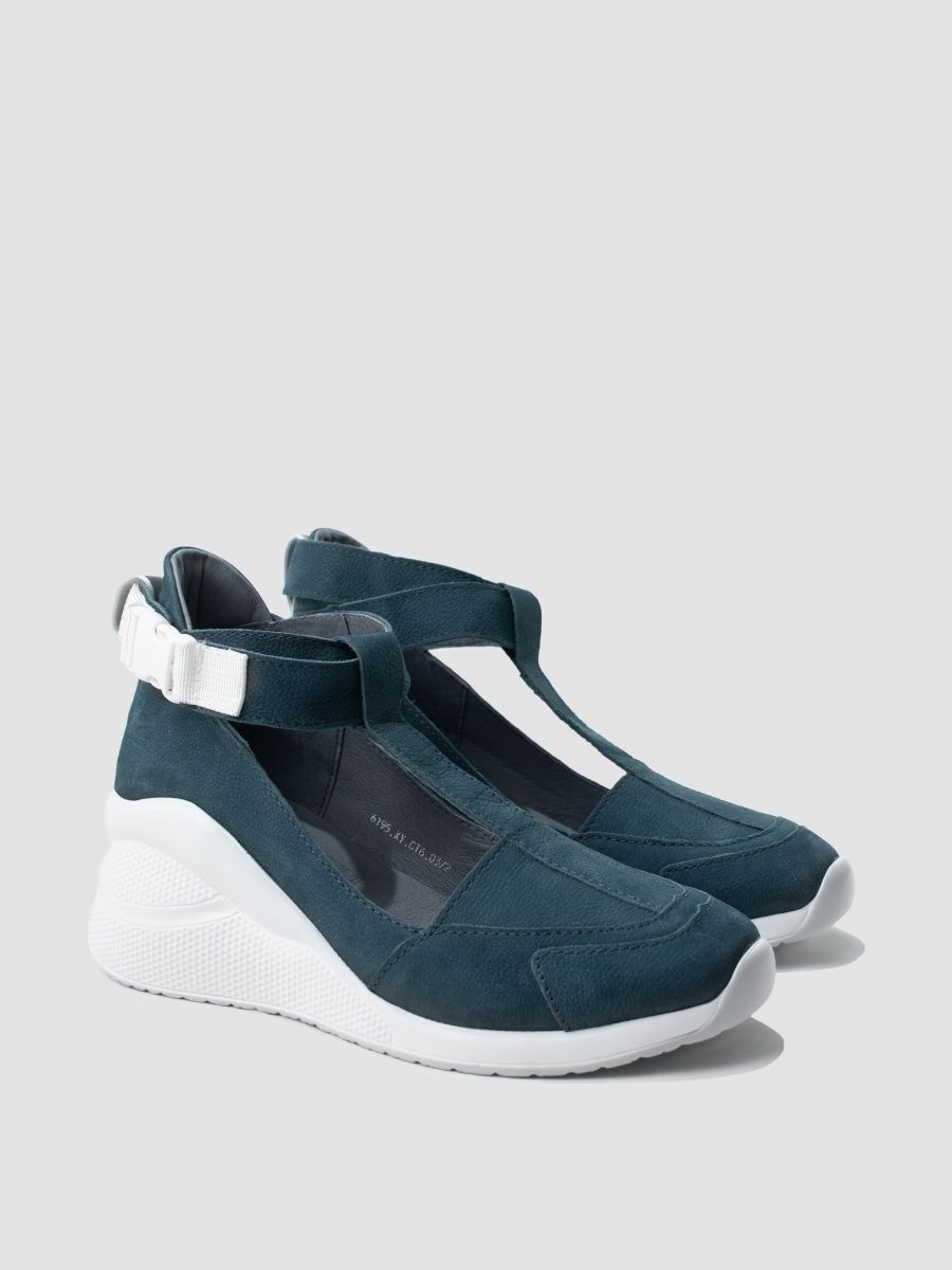 Босоножки женские Reversal 1695R синие 36 RU, 1695R
Босоножки женские Reversal 1695R синие 36 RU, 1695R