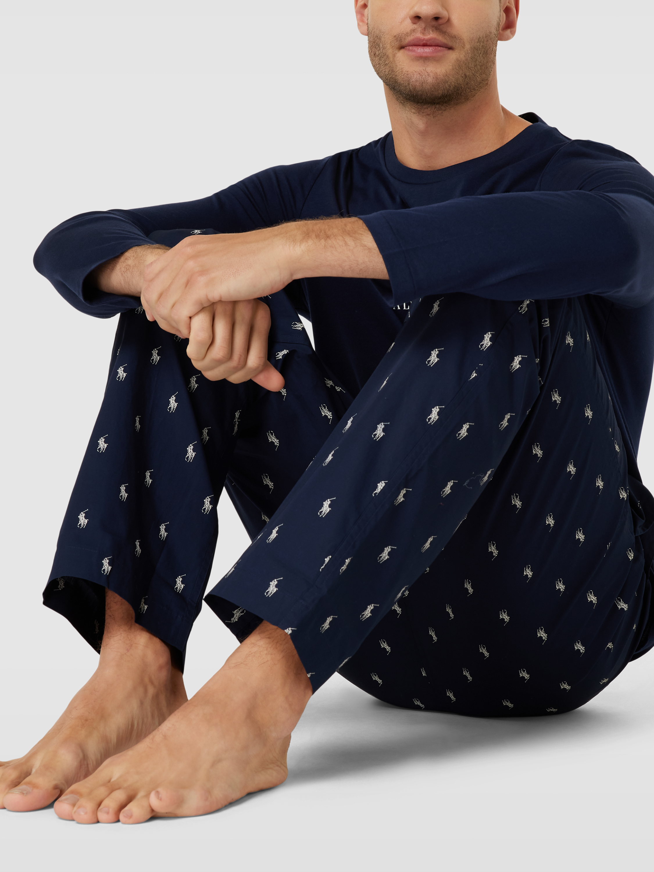 Брюки домашние мужские Polo Ralph Lauren 1713686 синие L доставка из-за рубежа, Синий, 1713686
Брюки домашние мужские Polo Ralph Lauren 1713686 синие L доставка из-за рубежа, Синий, 1713686