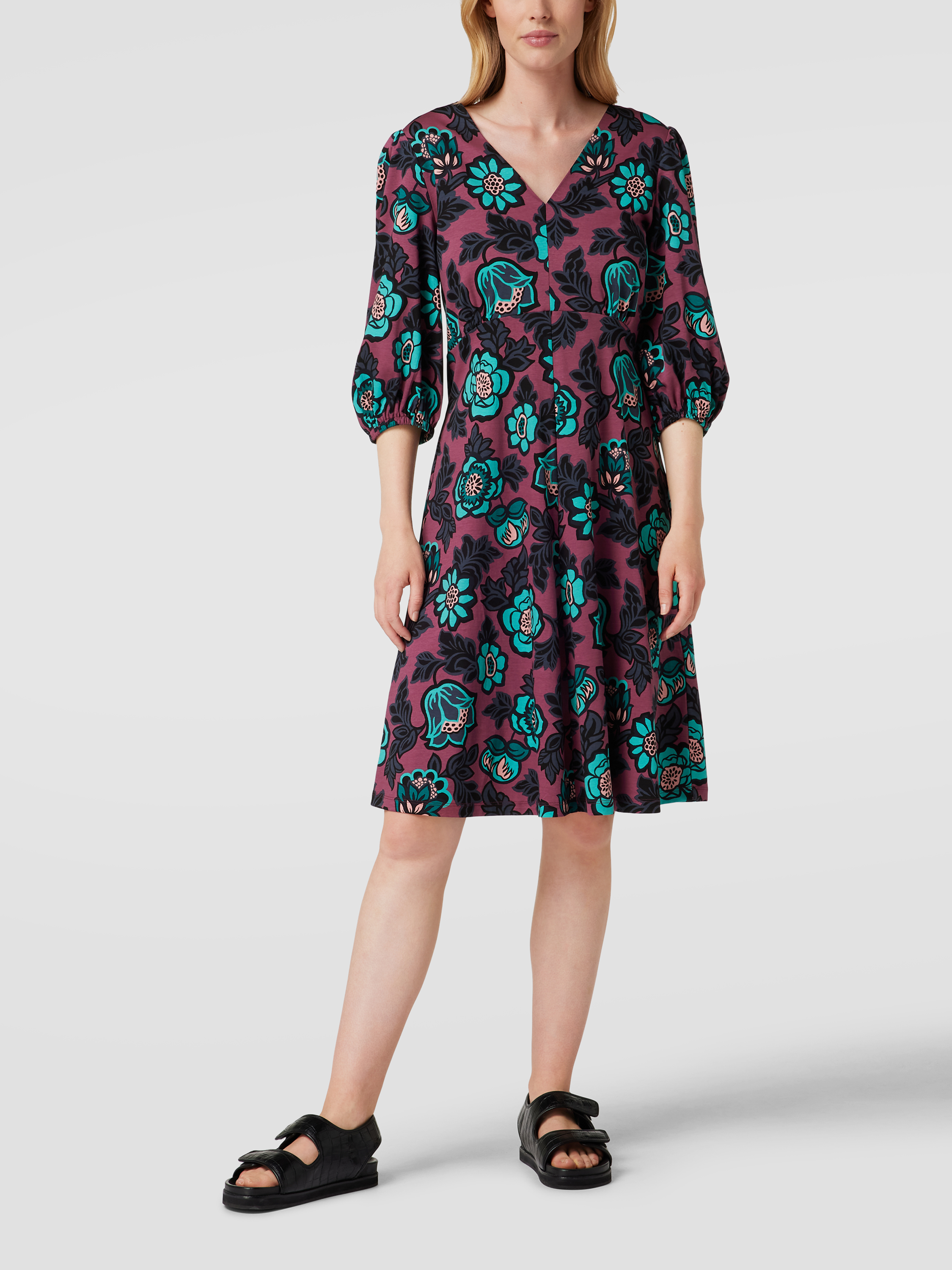 Платье женское Max Mara Weekend 1608624 разноцветное XS доставка из-за рубежа, Разноцветный, 1608624
Платье женское Max Mara Weekend 1608624 разноцветное XS доставка из-за рубежа, Разноцветный, 1608624