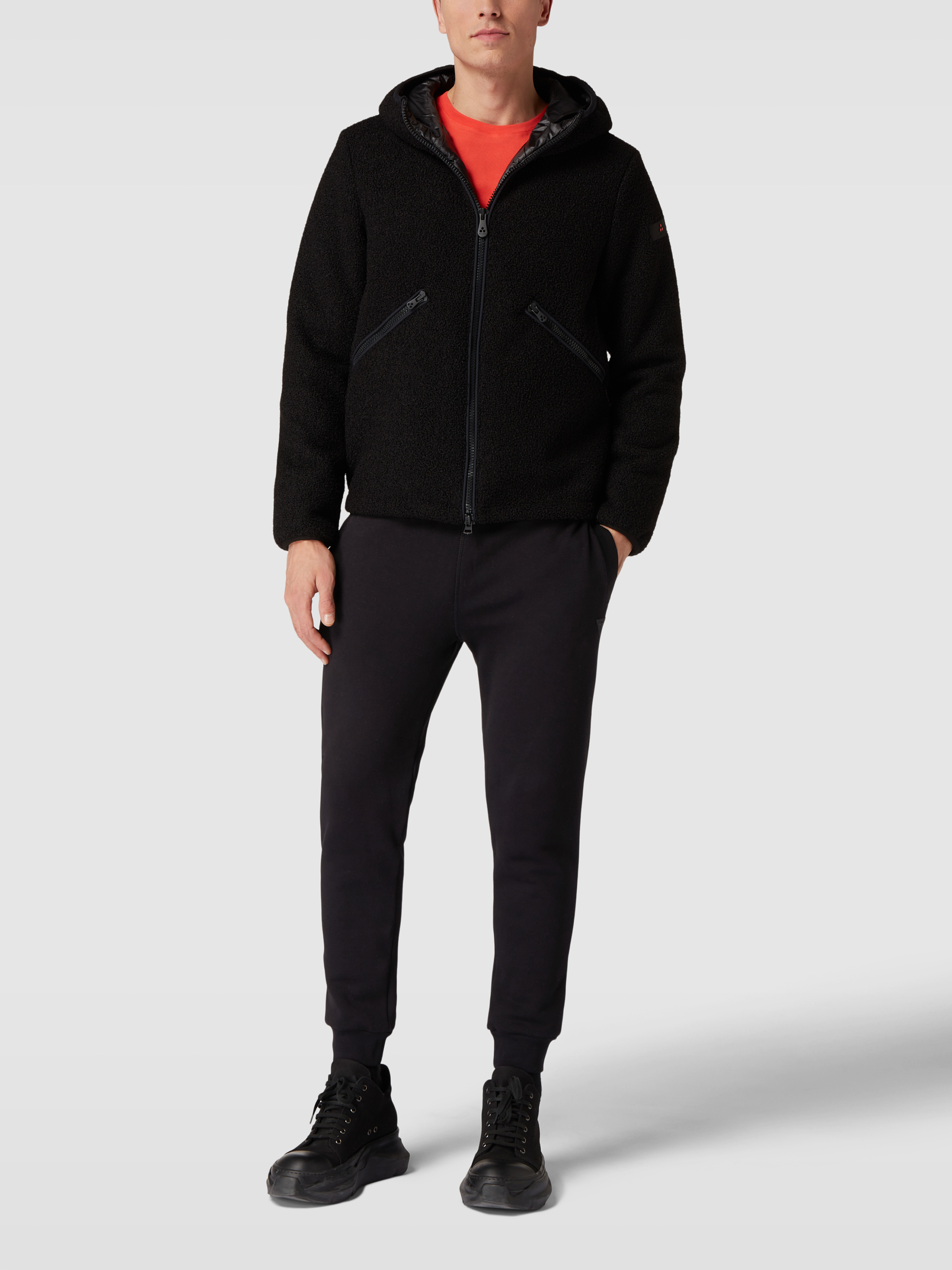 Спортивные брюки мужские Guess 1715435 черные XL доставка из-за рубежа, Черный, 1715435
Спортивные брюки мужские Guess 1715435 черные XL доставка из-за рубежа, Черный, 1715435