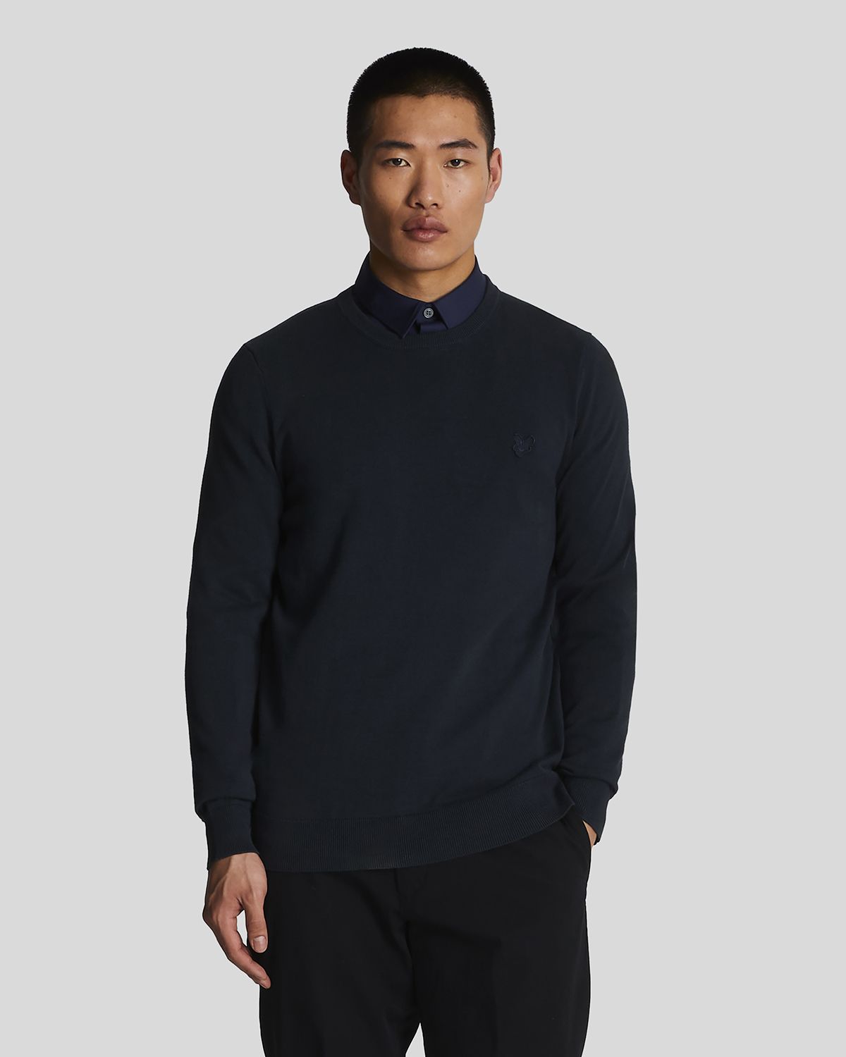Джемпер мужской Lyle & Scott Tonal Eagle Cotton Crew Neck Jumper синий L, Tonal Eagle Cotton Crew Neck Jumper
Джемпер мужской Lyle & Scott Tonal Eagle Cotton Crew Neck Jumper синий L, Tonal Eagle Cotton Crew Neck Jumper