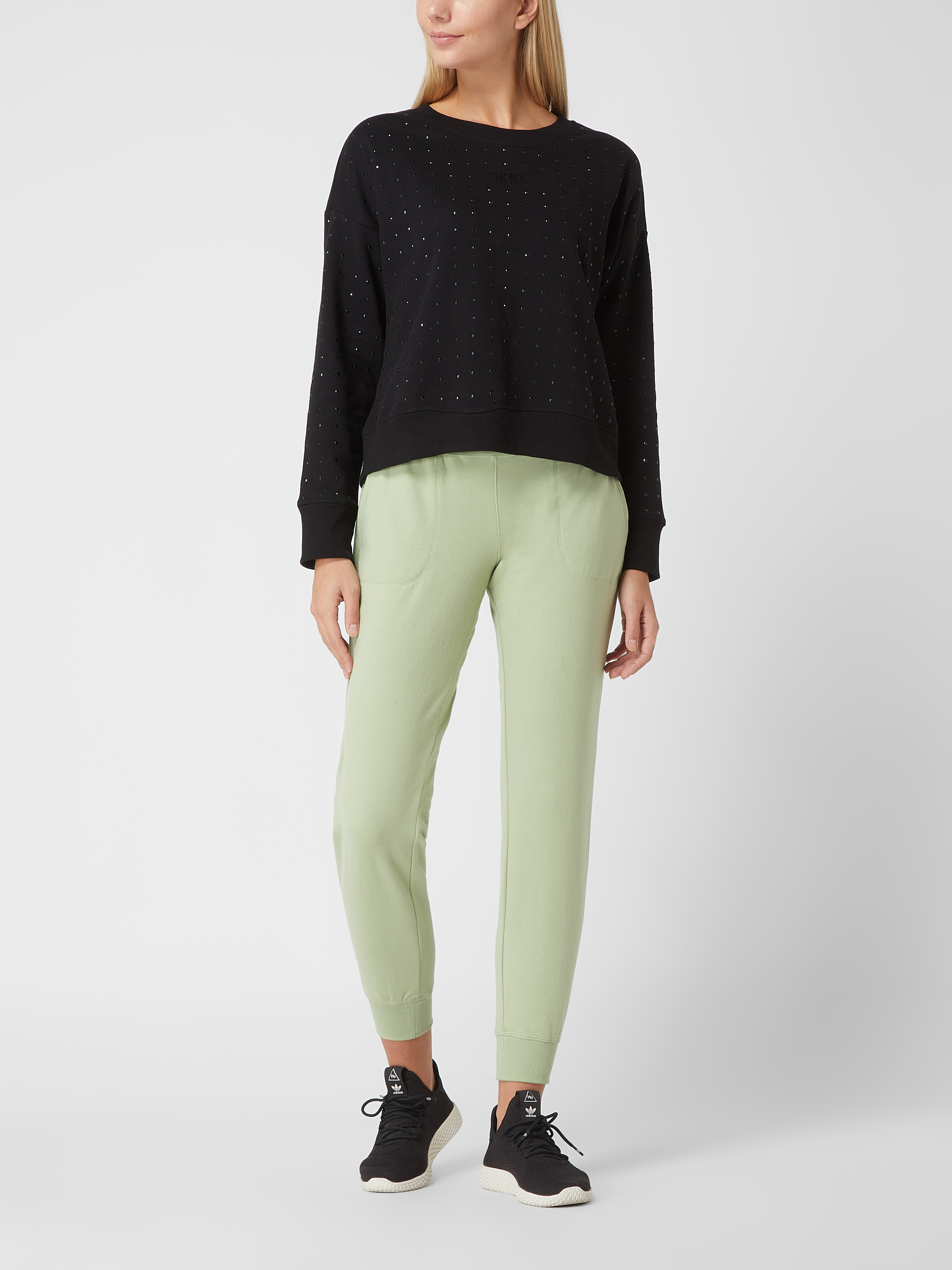 Спортивные брюки женские DKNY 1629933 зеленые S доставка из-за рубежа, Зеленый, 1629933
Спортивные брюки женские DKNY 1629933 зеленые S доставка из-за рубежа, Зеленый, 1629933