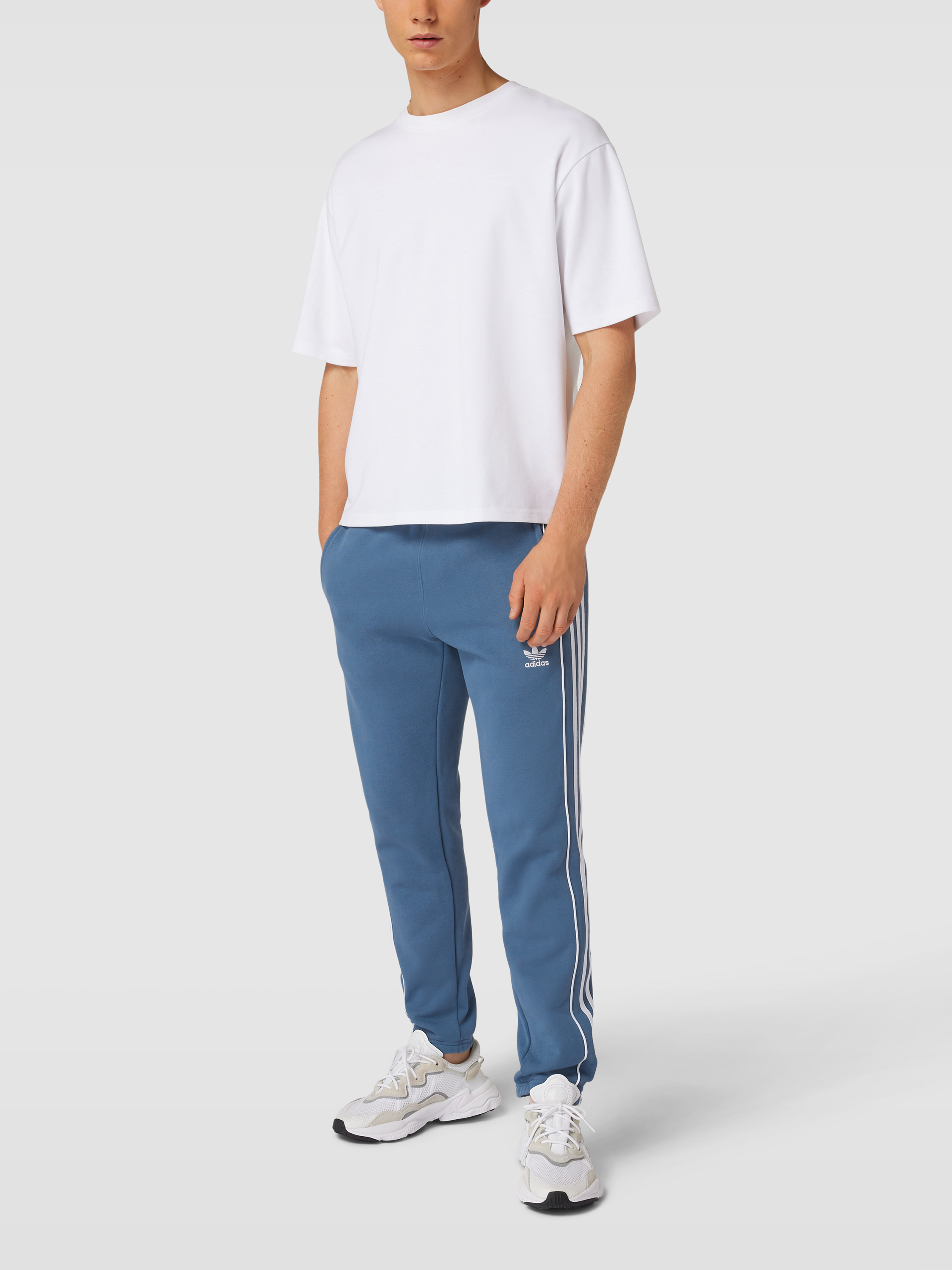 Спортивные брюки мужские Adidas Originals 1638592 синие XS доставка из-за рубежа, Синий, 1638592
Спортивные брюки мужские Adidas Originals 1638592 синие XS доставка из-за рубежа, Синий, 1638592