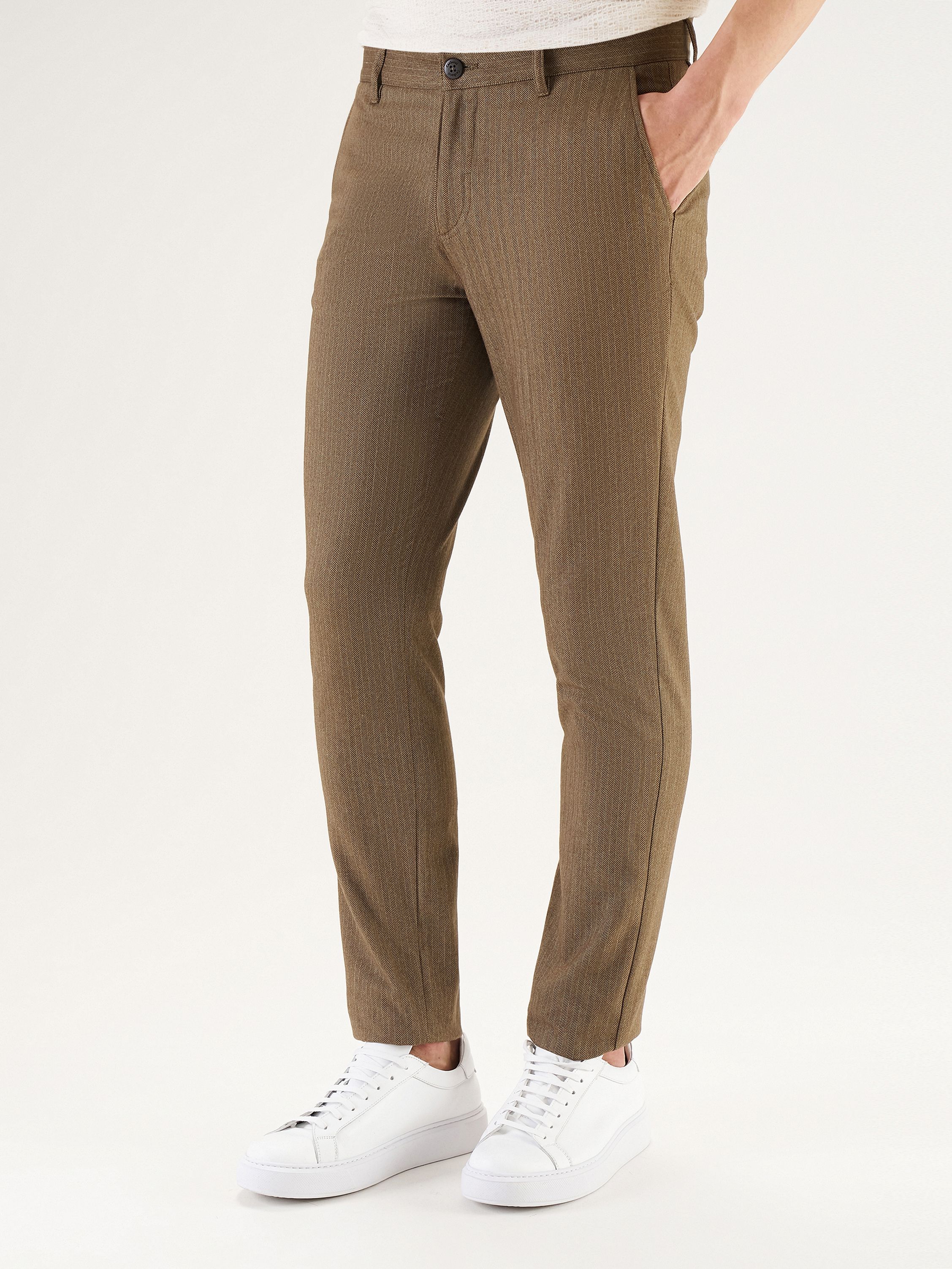 Брюки мужские Cacharel G051SZ0780GEOR-O коричневые 31/34, Коричневый, G051SZ0780GEOR-O
Брюки мужские Cacharel G051SZ0780GEOR-O коричневые 31/34, Коричневый, G051SZ0780GEOR-O