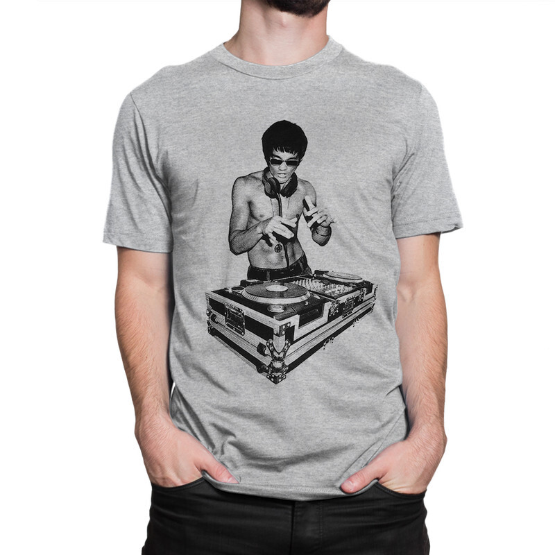 Футболка мужская Dream Shirts Диджей Брюс Ли 555831222 серая XS, Серый, Диджей Брюс Ли 555831222
Футболка мужская Dream Shirts Диджей Брюс Ли 555831222 серая XS, Серый, Диджей Брюс Ли 555831222