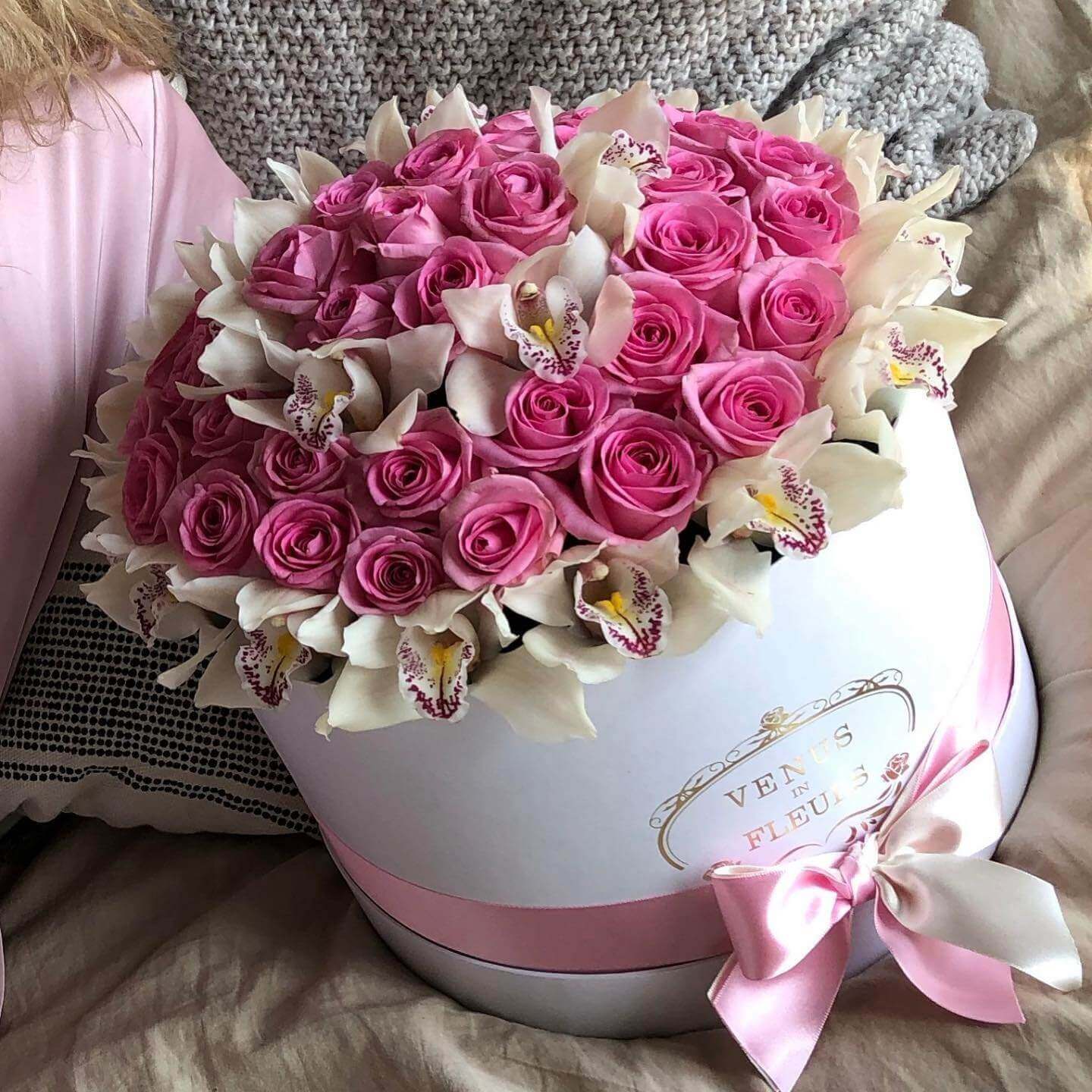Цветы в коробке Venus in Fleurs Композиция из роз и орхидей "Flower Cake" 808495, Композиция из роз и орхидей "Flower Cake"
Цветы в коробке Venus in Fleurs Композиция из роз и орхидей "Flower Cake" 808495, Композиция из роз и орхидей "Flower Cake"