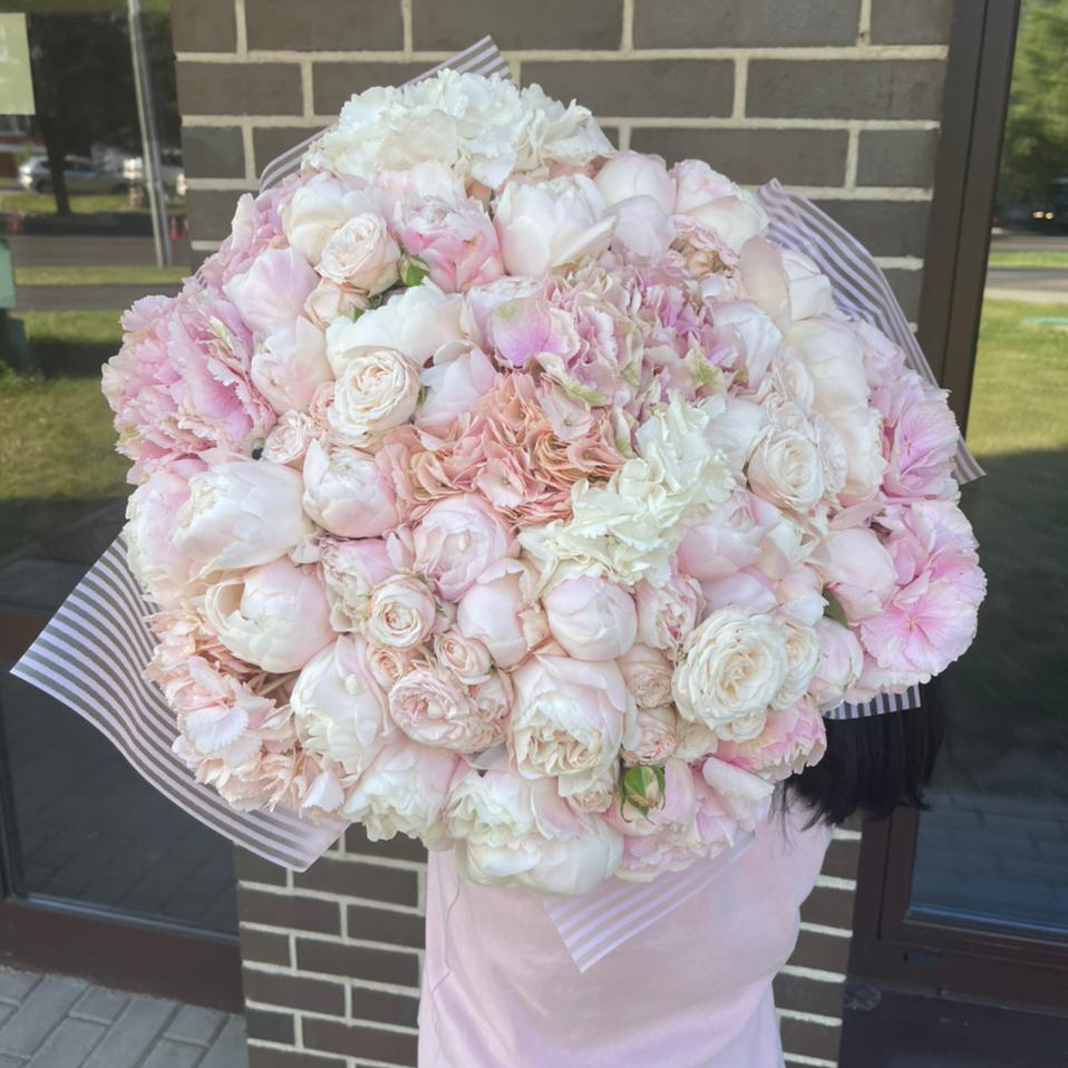 Авторские Venus in Fleurs Нежный букет пионов и гортензий 810010, Нежный букет пионов и гортензий
Авторские Venus in Fleurs Нежный букет пионов и гортензий 810010, Нежный букет пионов и гортензий