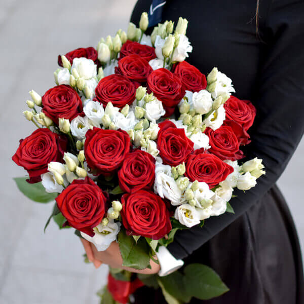 Авторские Venus in Fleurs Букет белые эустомы и красные розы 810673, Букет белые эустомы и красные розы
Авторские Venus in Fleurs Букет белые эустомы и красные розы 810673, Букет белые эустомы и красные розы