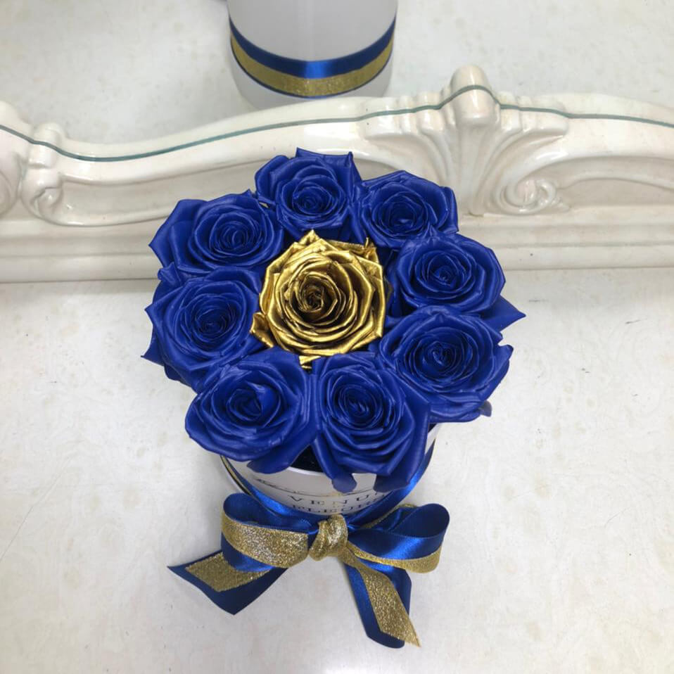 Цветы в коробке Venus in Fleurs 9 синих роз с золотой в коробке 809847, 9 синих роз с золотой в коробке
Цветы в коробке Venus in Fleurs 9 синих роз с золотой в коробке 809847, 9 синих роз с золотой в коробке