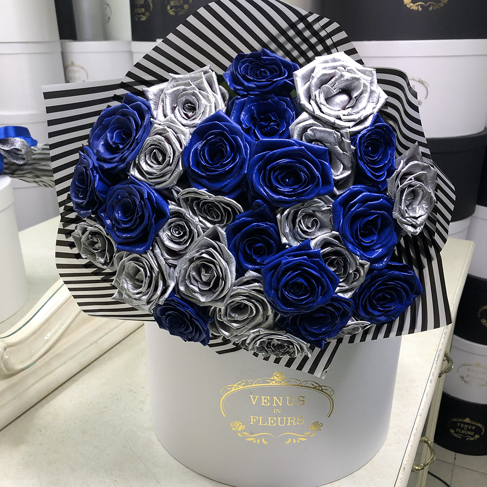 Монобукеты Venus in Fleurs Букет из роз "Сине-серебряные шахматы" 808789, Букет из роз "Сине-серебряные шахматы"
Монобукеты Venus in Fleurs Букет из роз "Сине-серебряные шахматы" 808789, Букет из роз "Сине-серебряные шахматы"