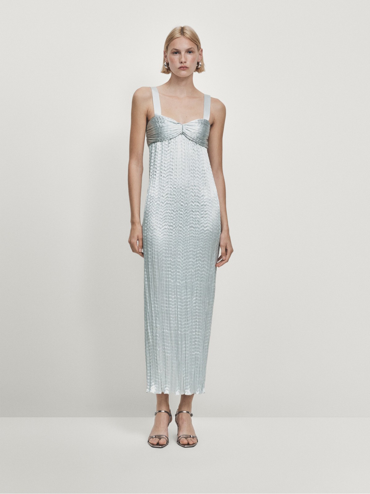 Платье женское Massimo Dutti 9251/954-I2024 серебристое M, Серебристый, 9251/954-I2024
Платье женское Massimo Dutti 9251/954-I2024 серебристое M, Серебристый, 9251/954-I2024