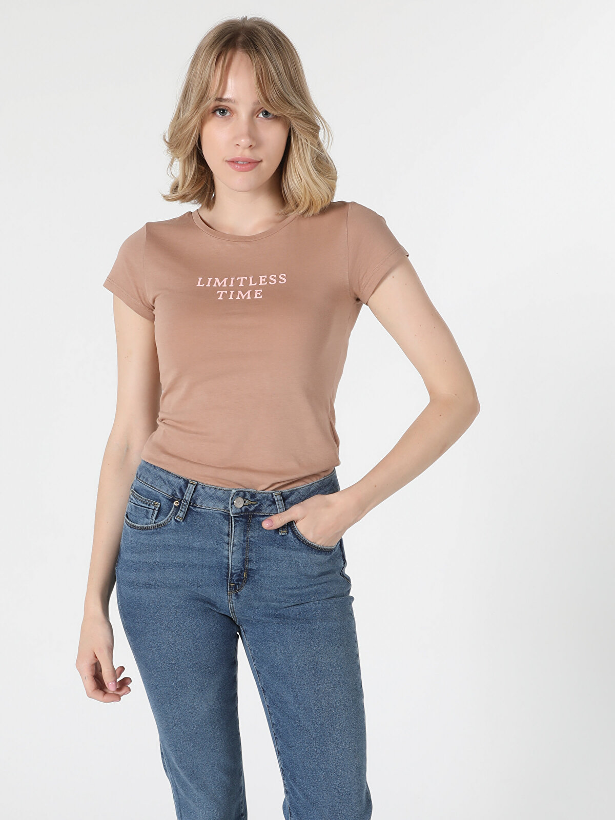 Футболка женская Colin's CL1055104_Q1.V1_BEI бежевая XS, Бежевый, CL1055104_Q1.V1_BEI
Футболка женская Colin's CL1055104_Q1.V1_BEI бежевая XS, Бежевый, CL1055104_Q1.V1_BEI