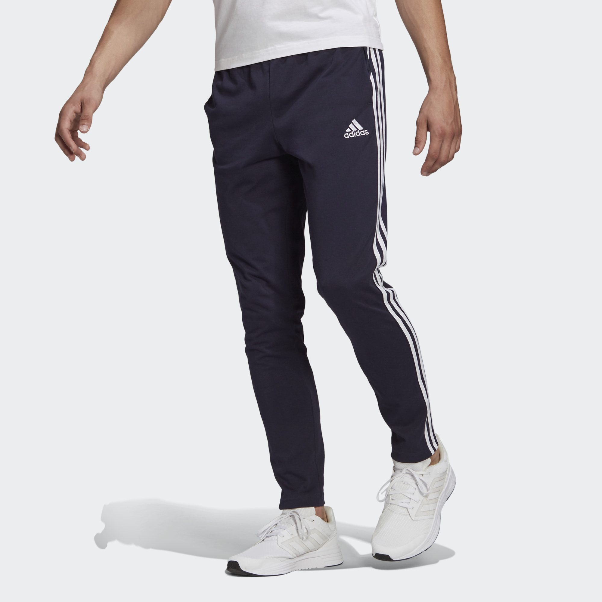 Спортивные брюки мужские Adidas GK8997 фиолетовые 52 RU, Фиолетовый, Single Jersey Tapered Open Hem 3-Stripes
Спортивные брюки мужские Adidas GK8997 фиолетовые 52 RU, Фиолетовый, Single Jersey Tapered Open Hem 3-Stripes