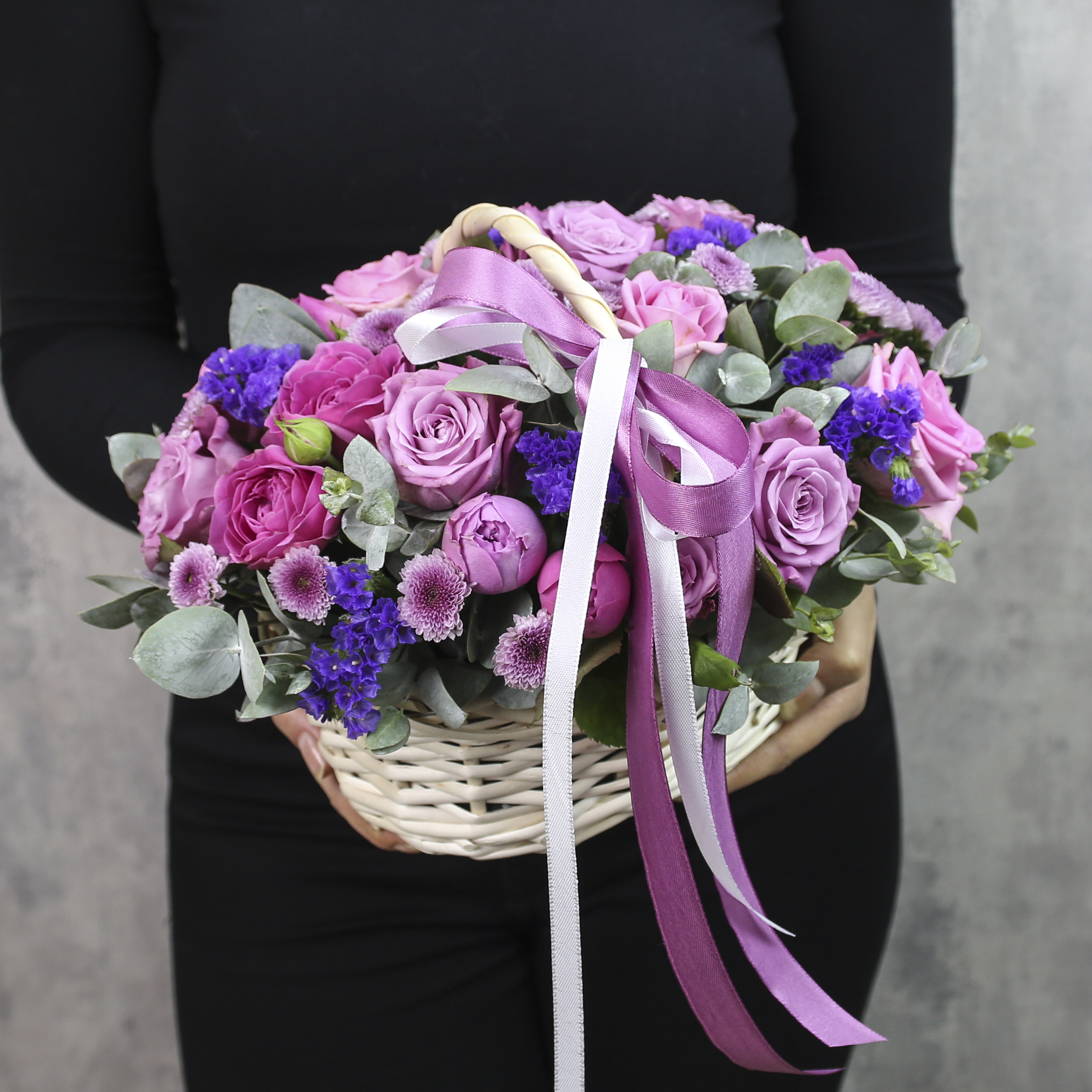 фото Корзина с цветами florpro «виолет»