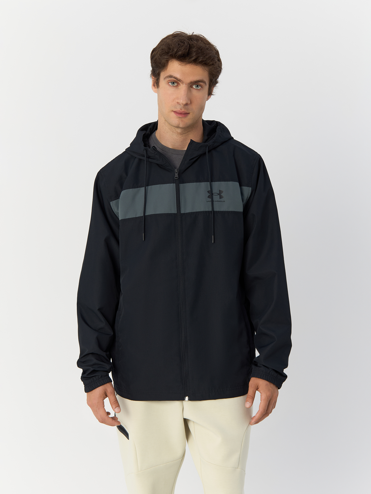 Ветровка мужская Under Armour UA Sportstyle Windbreaker 1361621 черная MD, Черный, UA Sportstyle Windbreaker
Ветровка мужская Under Armour UA Sportstyle Windbreaker 1361621 черная MD, Черный, UA Sportstyle Windbreaker