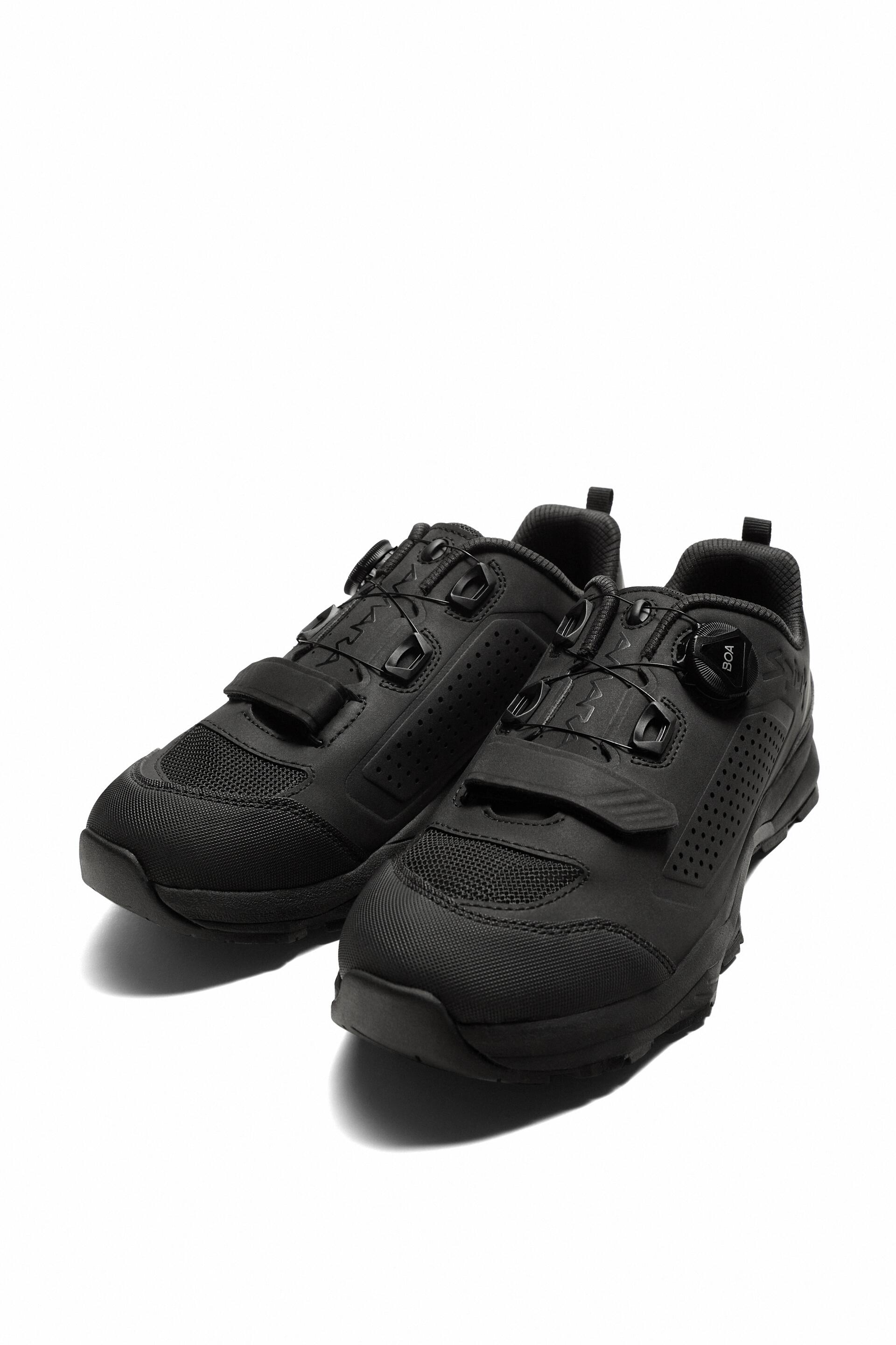Кроссовки мужские ZARA 12333120 черные 40 RU (доставка из-за рубежа), 12333120
Кроссовки мужские ZARA 12333120 черные 40 RU (доставка из-за рубежа), 12333120