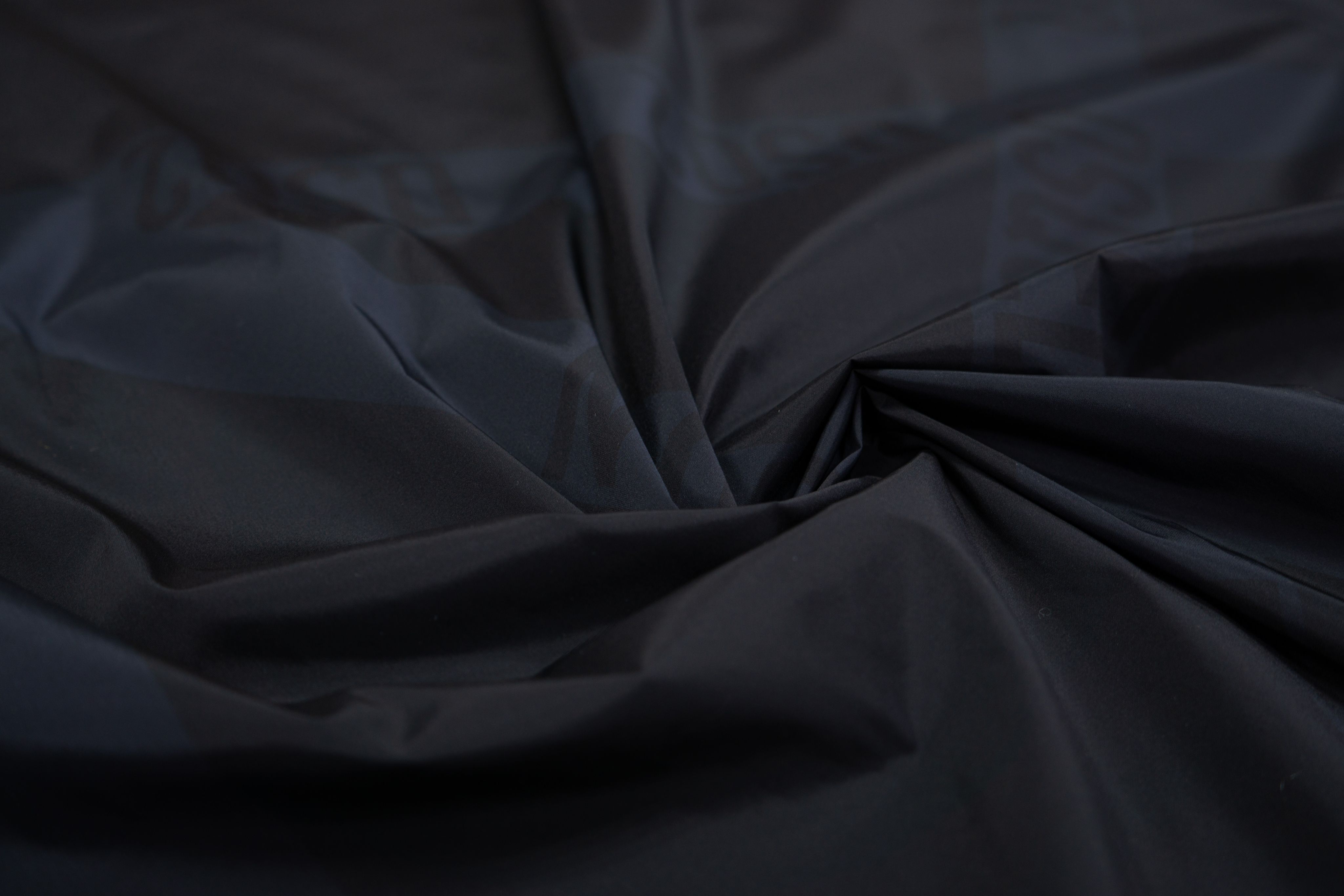 Ткань UNOFABRIC AL8819 Курточная черная с лого купон 1,18 м. Ткань для шитья 118x153 см, Черный
Ткань UNOFABRIC AL8819 Курточная черная с лого купон 1,18 м. Ткань для шитья 118x153 см, Черный