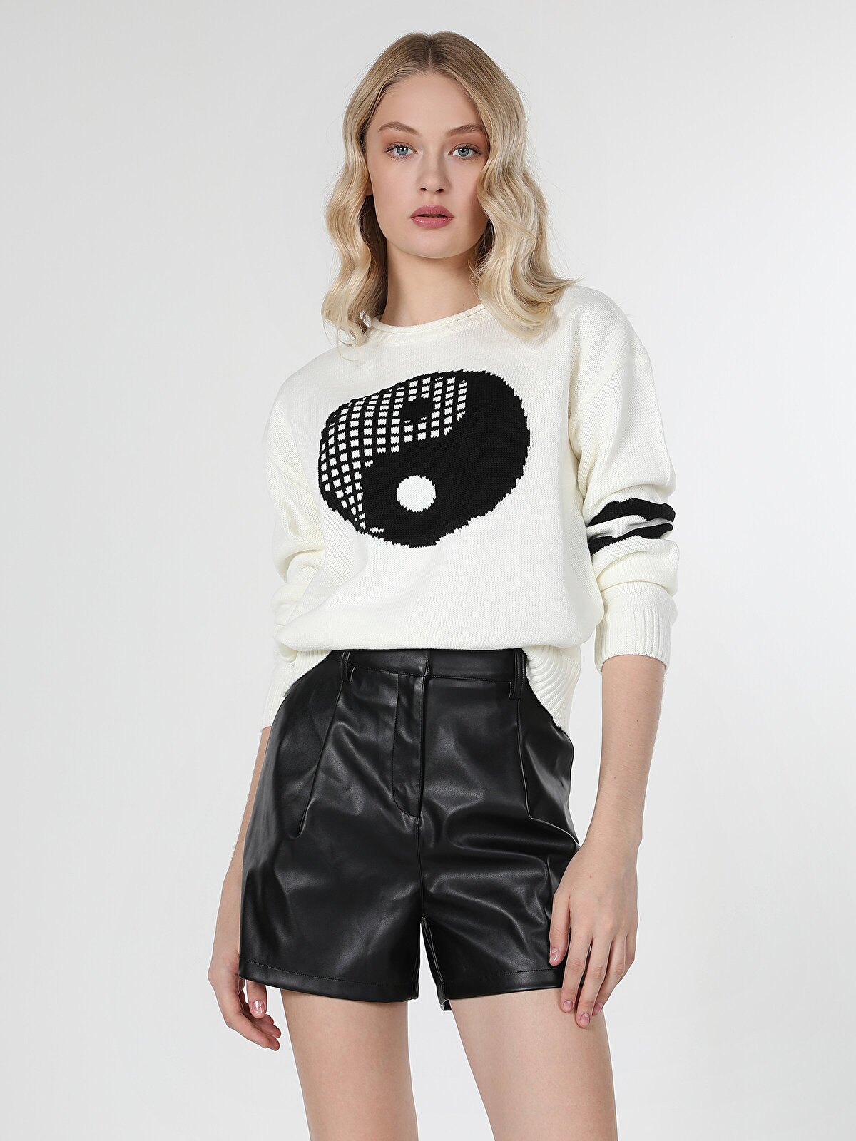 Джемпер женский Colin's CL1059728_Q1.V1_OFW белый L, CL1059728_Q1.V1_OFW 
Джемпер женский Colin's CL1059728_Q1.V1_OFW белый L, CL1059728_Q1.V1_OFW