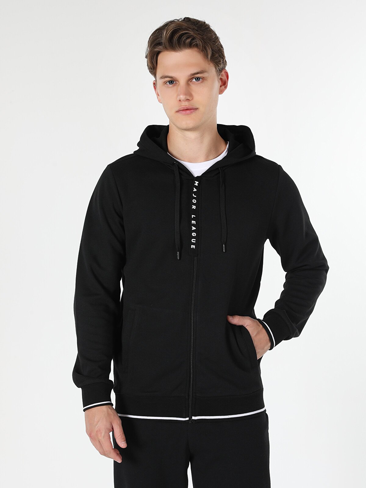 Толстовка мужская Colin's CL1059670_Q1.V1_BLK черная S, Черный, CL1059670_Q1.V1_BLK
Толстовка мужская Colin's CL1059670_Q1.V1_BLK черная S, Черный, CL1059670_Q1.V1_BLK