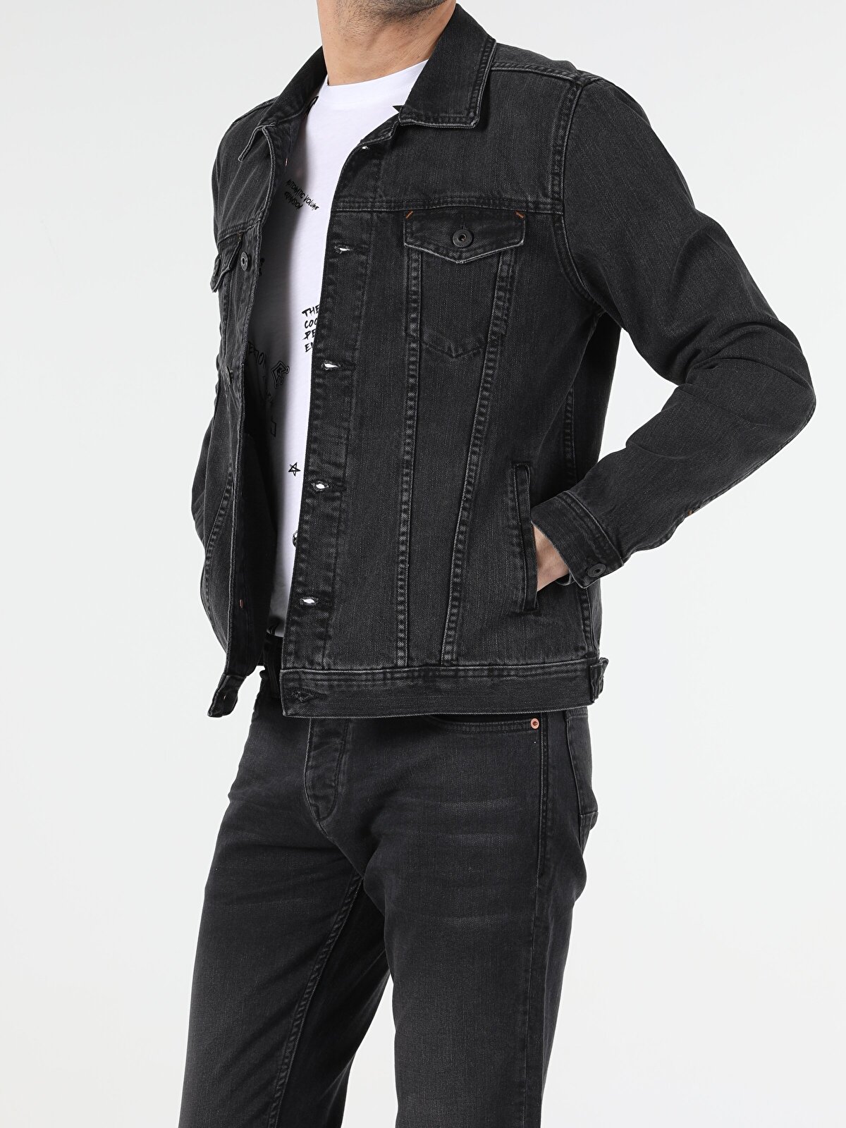 Джинсовая куртка мужская Colin's CL1054807_Q1.V1_DN04331 синяя 2XL, CL1054807_Q1.V1_DN04331
Джинсовая куртка мужская Colin's CL1054807_Q1.V1_DN04331 синяя 2XL, CL1054807_Q1.V1_DN04331