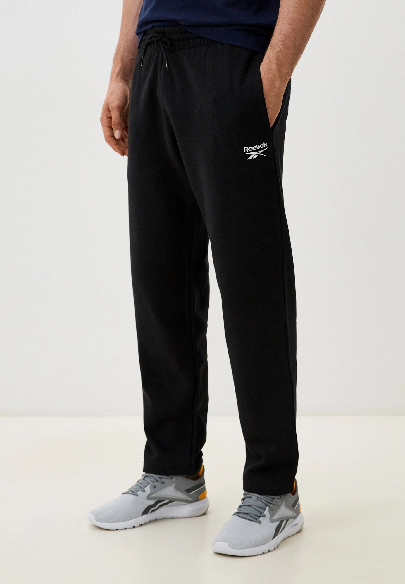 Спортивные брюки мужские Reebok Identity Small Logo Fleece 100202820 черные 2XL, Черный, Identity Small Logo Fleece
Спортивные брюки мужские Reebok Identity Small Logo Fleece 100202820 черные 2XL, Черный, Identity Small Logo Fleece