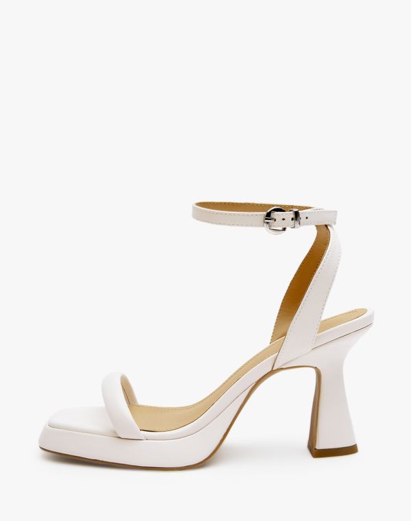 Босоножки женские Mascotte 233-312212 белые 40 RU, Белый, 233-312212
Босоножки женские Mascotte 233-312212 белые 40 RU, Белый, 233-312212