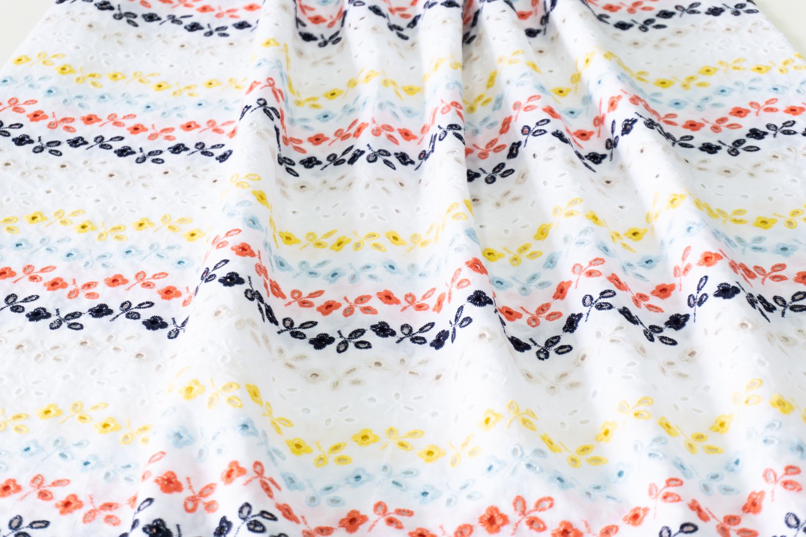 Ткань UNOFABRIC 2000532643241 итальянская с вышивкой. Ткань для шитья 100x140 см, Разноцветный
Ткань UNOFABRIC 2000532643241 итальянская с вышивкой. Ткань для шитья 100x140 см, Разноцветный