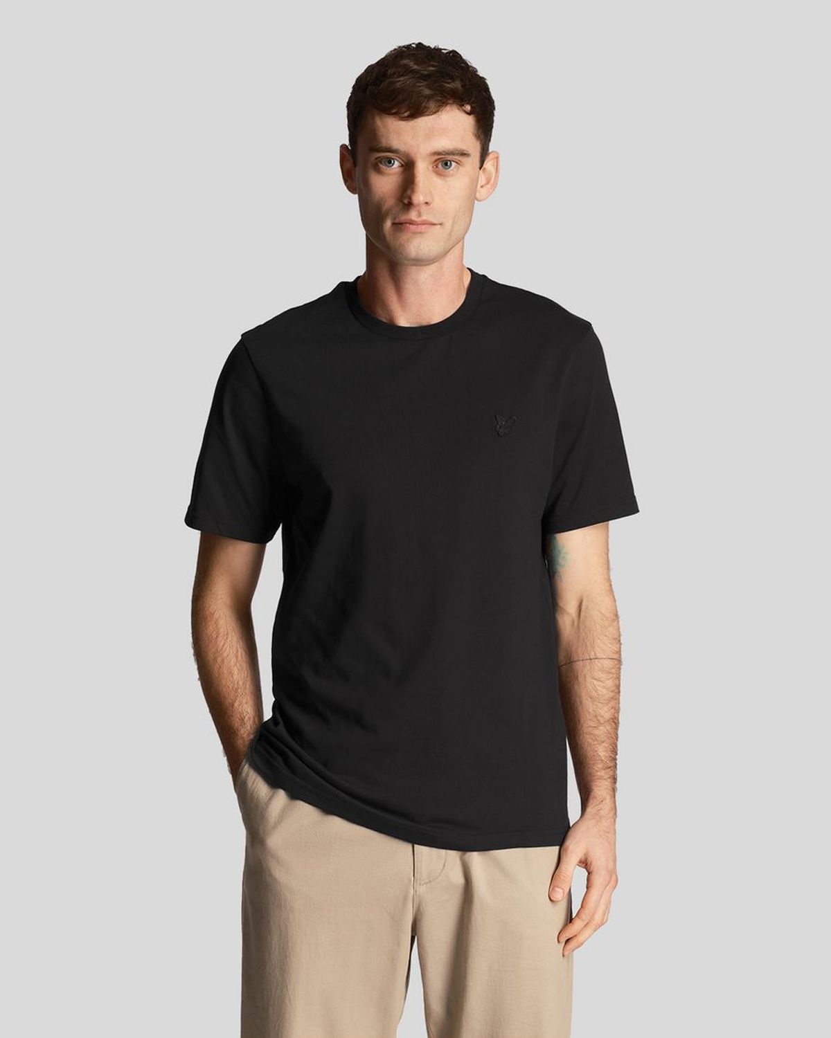 Футболка мужская Lyle&Scott Tonal Eagle T-Shirt черная XL, Черный, Tonal Eagle T-Shirt
Футболка мужская Lyle&Scott Tonal Eagle T-Shirt черная XL, Черный, Tonal Eagle T-Shirt