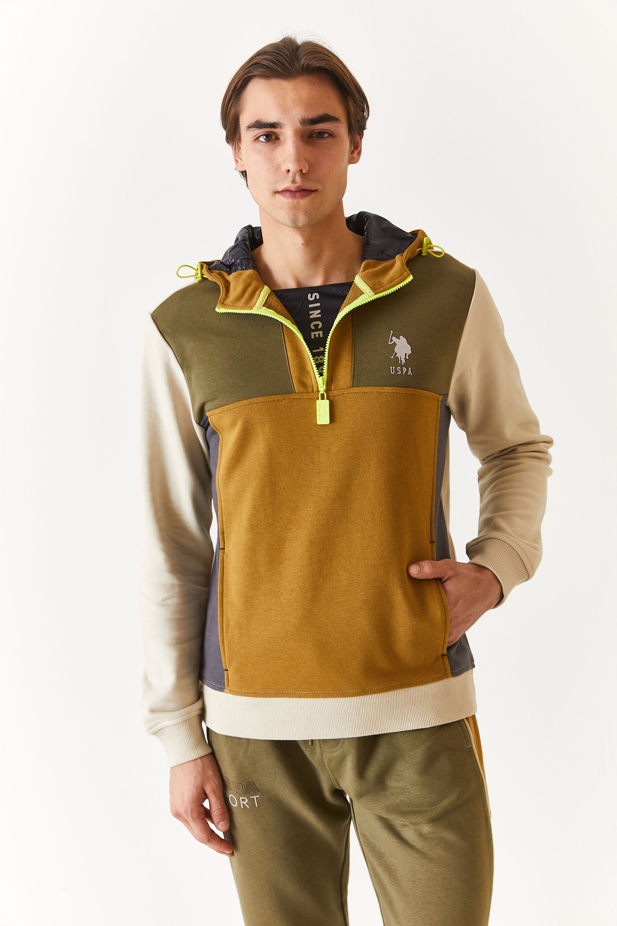 Толстовка мужская U.S. POLO Assn. G081SZ0820RC-CIRAB бежевая XS, Бежевый, G081SZ0820RC-CIRAB
Толстовка мужская U.S. POLO Assn. G081SZ0820RC-CIRAB бежевая XS, Бежевый, G081SZ0820RC-CIRAB