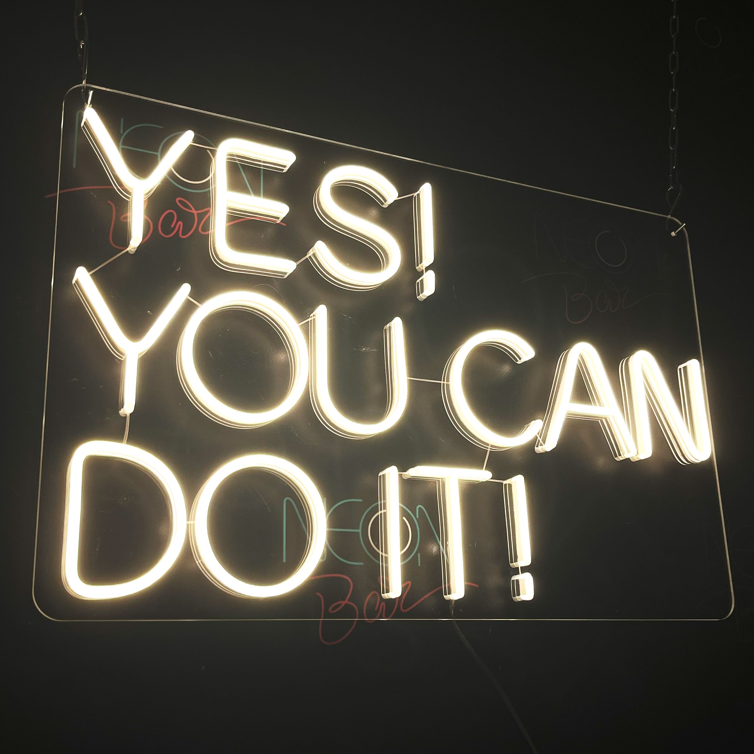 Настенная неоновая лампа, надпись "Yes! You can do it!" для дома и бизнеса, 61 х 40 см., Yes! You can do it!, 61 х 40 см.
Настенная неоновая лампа, надпись "Yes! You can do it!" для дома и бизнеса, 61 х 40 см., Yes! You can do it!, 61 х 40 см.