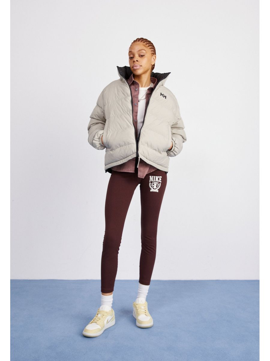 Куртка женская Helly Hansen HE621U01F серая M, Серый, HE621U01F
Куртка женская Helly Hansen HE621U01F серая M, Серый, HE621U01F