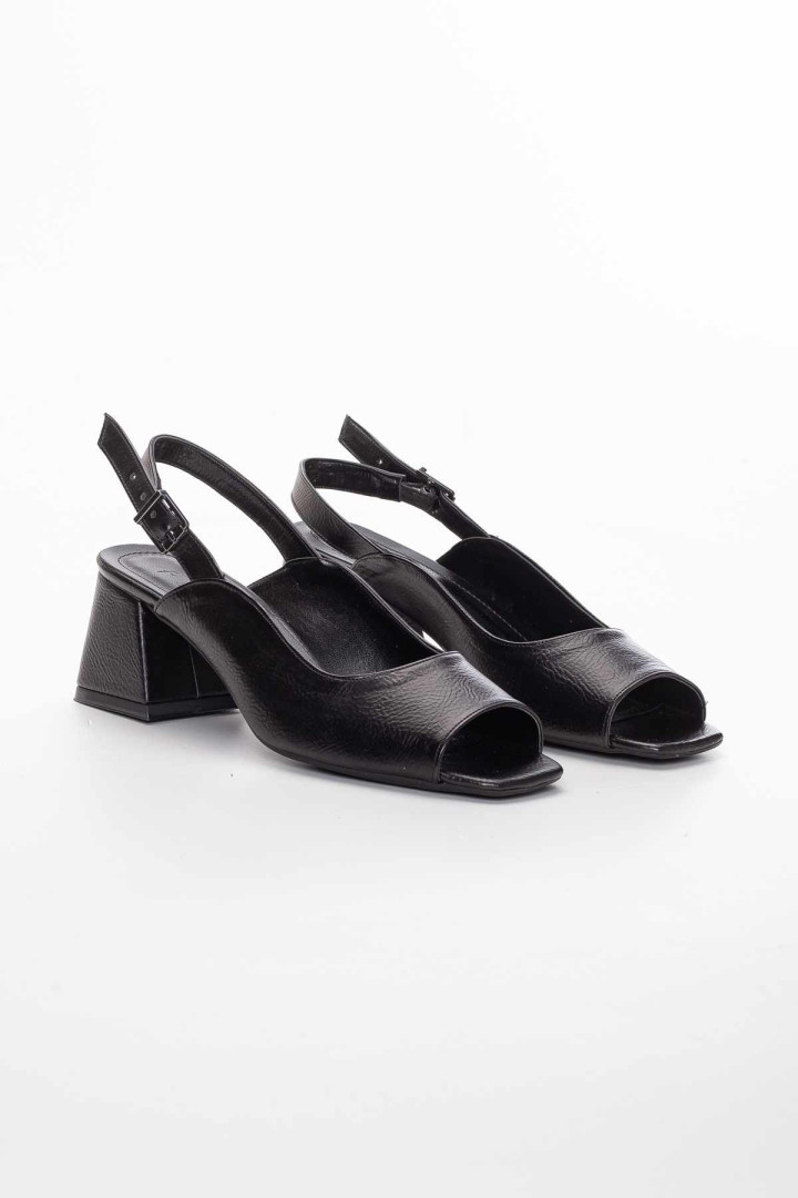 Босоножки женские Lio Shoes LioS-Y12OJOXMLB черные 37 EU (доставка из-за рубежа), LioS-Y12OJOXMLB
Босоножки женские Lio Shoes LioS-Y12OJOXMLB черные 37 EU (доставка из-за рубежа), LioS-Y12OJOXMLB