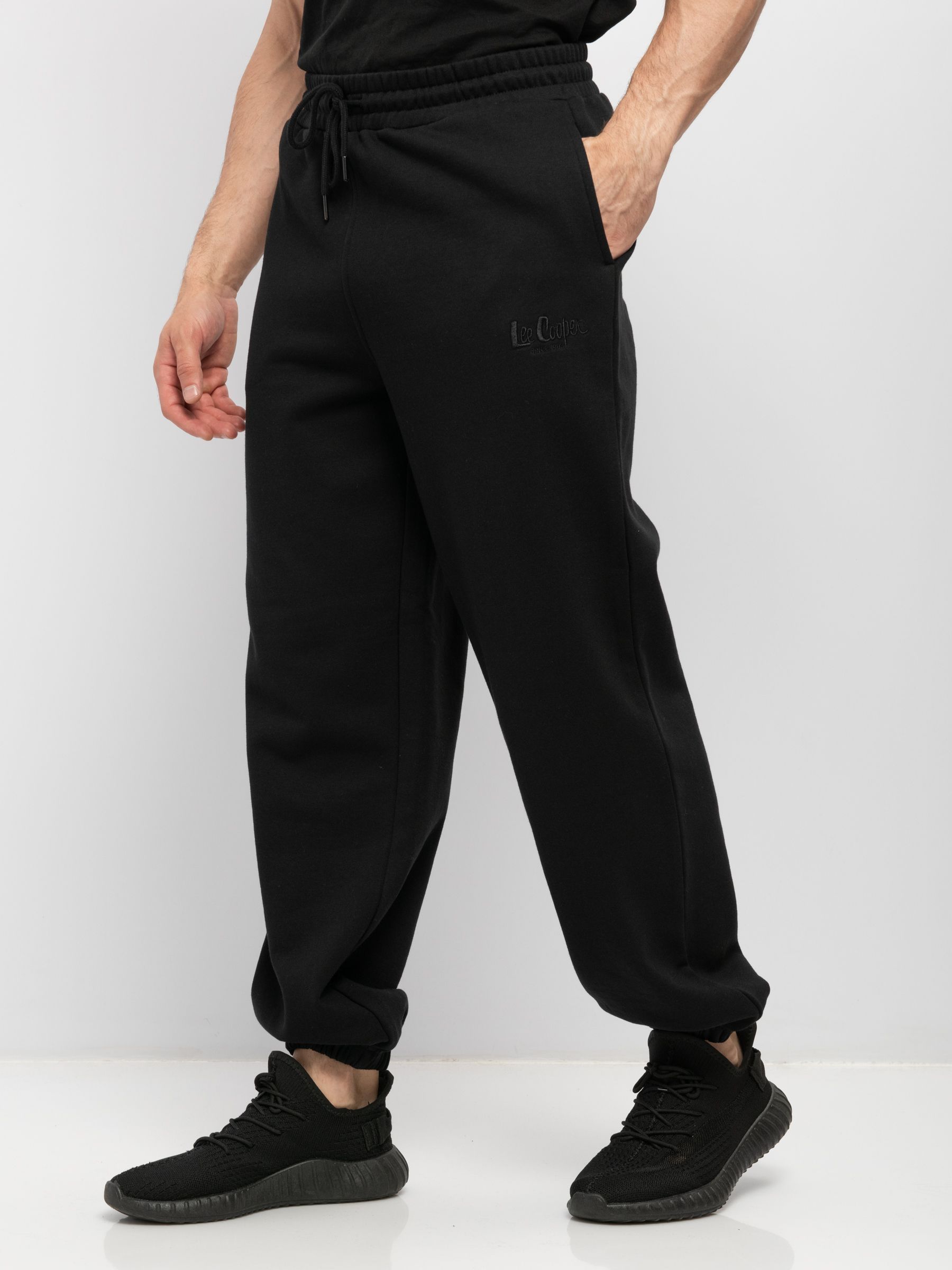 Спортивные брюки мужские Lee cooper LC-SWP-087MFW/BLK черные S, Черный, LC-SWP-087MFW/BLK
Спортивные брюки мужские Lee cooper LC-SWP-087MFW/BLK черные S, Черный, LC-SWP-087MFW/BLK
