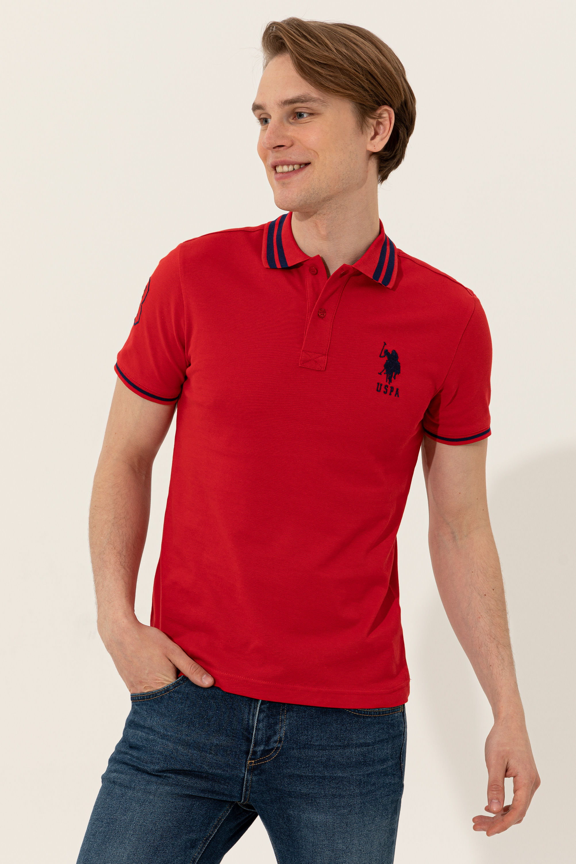 Футболка мужская U.S. POLO Assn. G081GL0110GSD01IY022 красная S, Красный, G081GL0110GSD01IY022
Футболка мужская U.S. POLO Assn. G081GL0110GSD01IY022 красная S, Красный, G081GL0110GSD01IY022