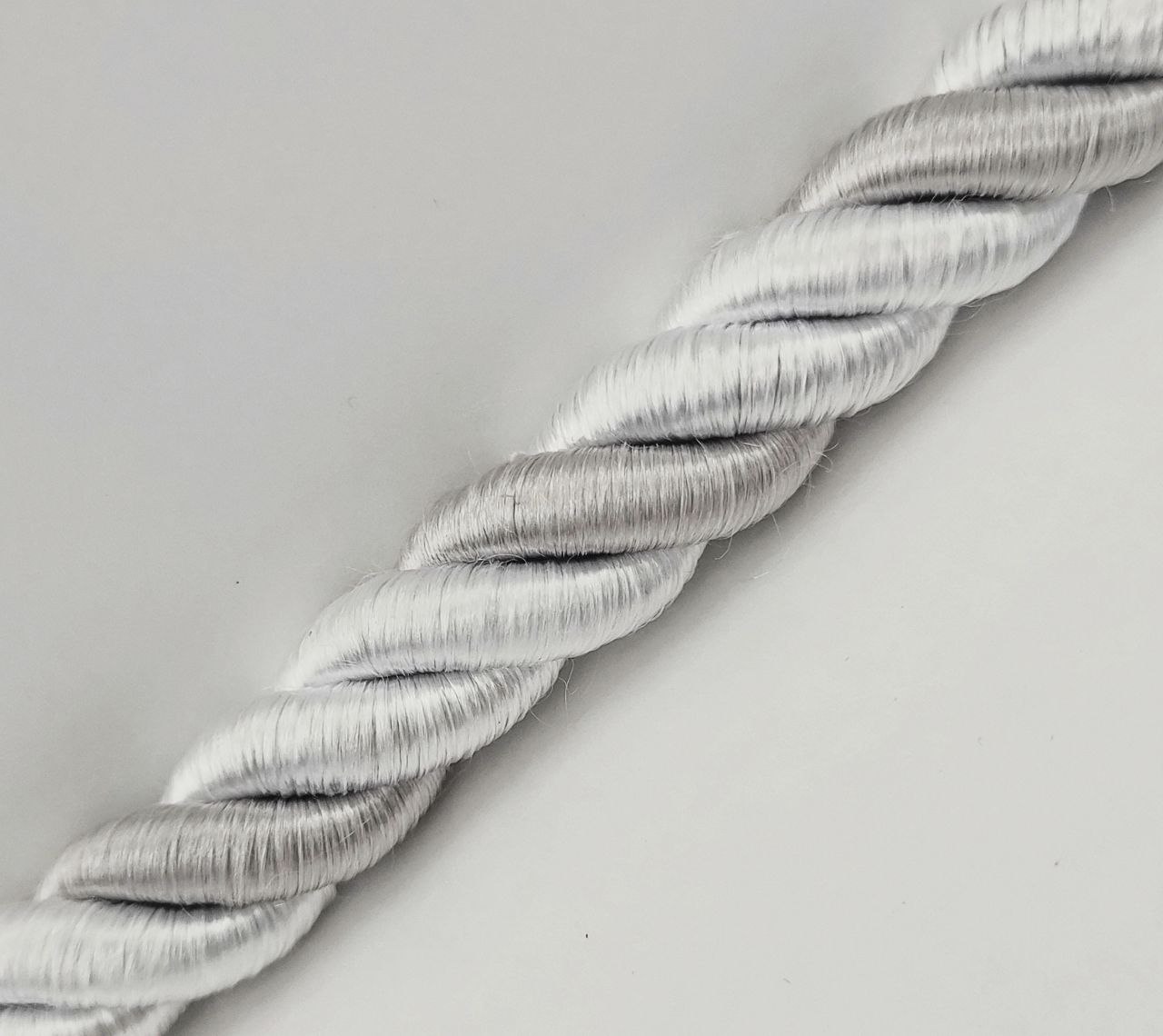 Шнур декоративный idealtex 15Ш-42-0.2 , длина 42 м, диаметр 15 мм, Белый;серебристый, 15ш0.2
Шнур декоративный idealtex 15Ш-42-0.2 , длина 42 м, диаметр 15 мм, Белый;серебристый, 15ш0.2