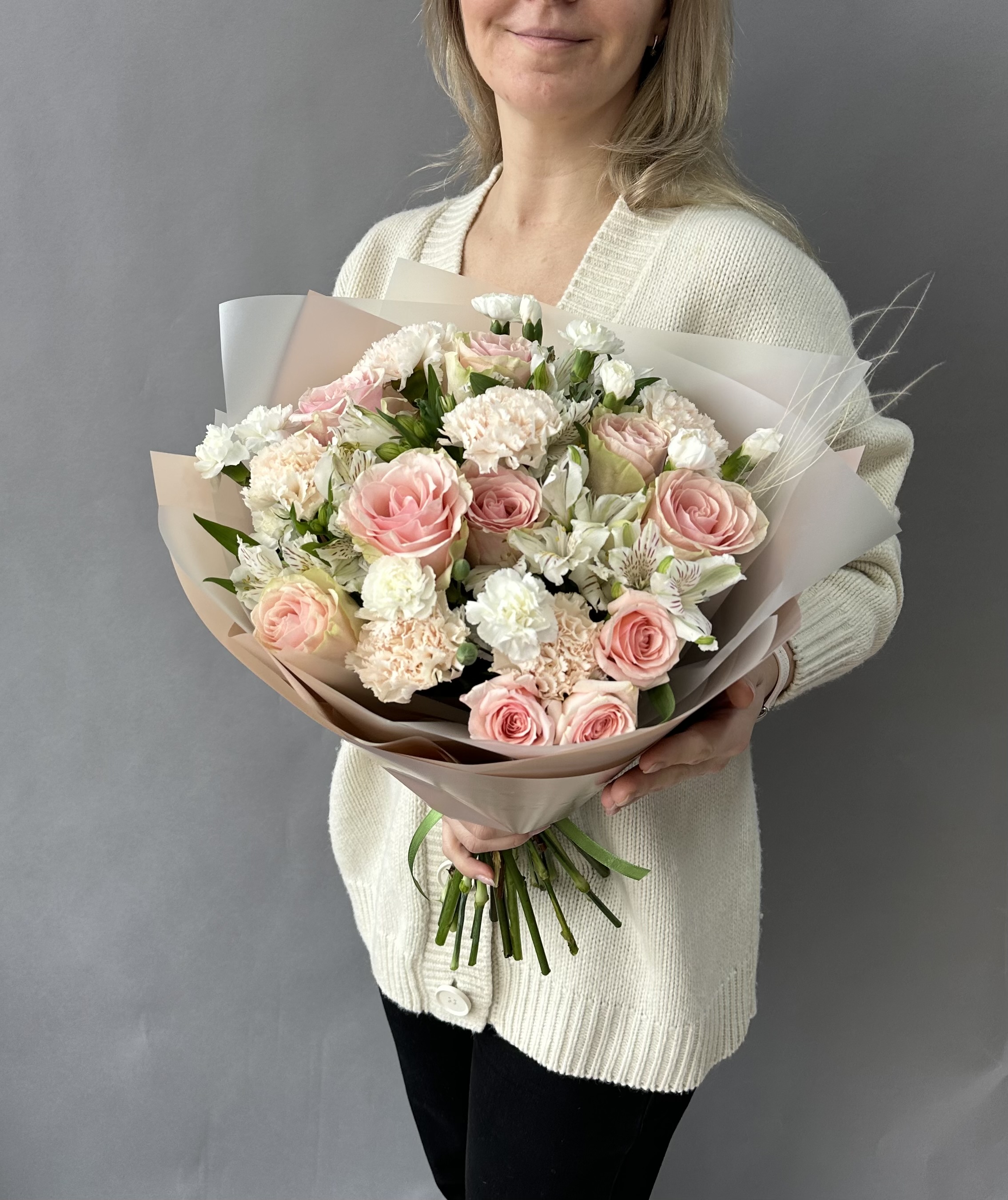 Букет цветов FLORET альстромерия гвоздика роза 30 см x 40 см разноцветный, Большой 300
Букет цветов FLORET альстромерия гвоздика роза 30 см x 40 см разноцветный, Большой 300